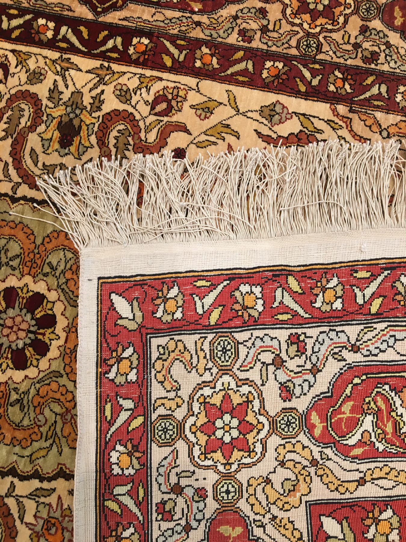 Detail g: Feiner Seiden Hereke alt (Signiert), Türkei, um 1950, reine Naturseide. Seltener Seiden Hereke mit Wolkenband "Chi" Muster. Harmonische ...