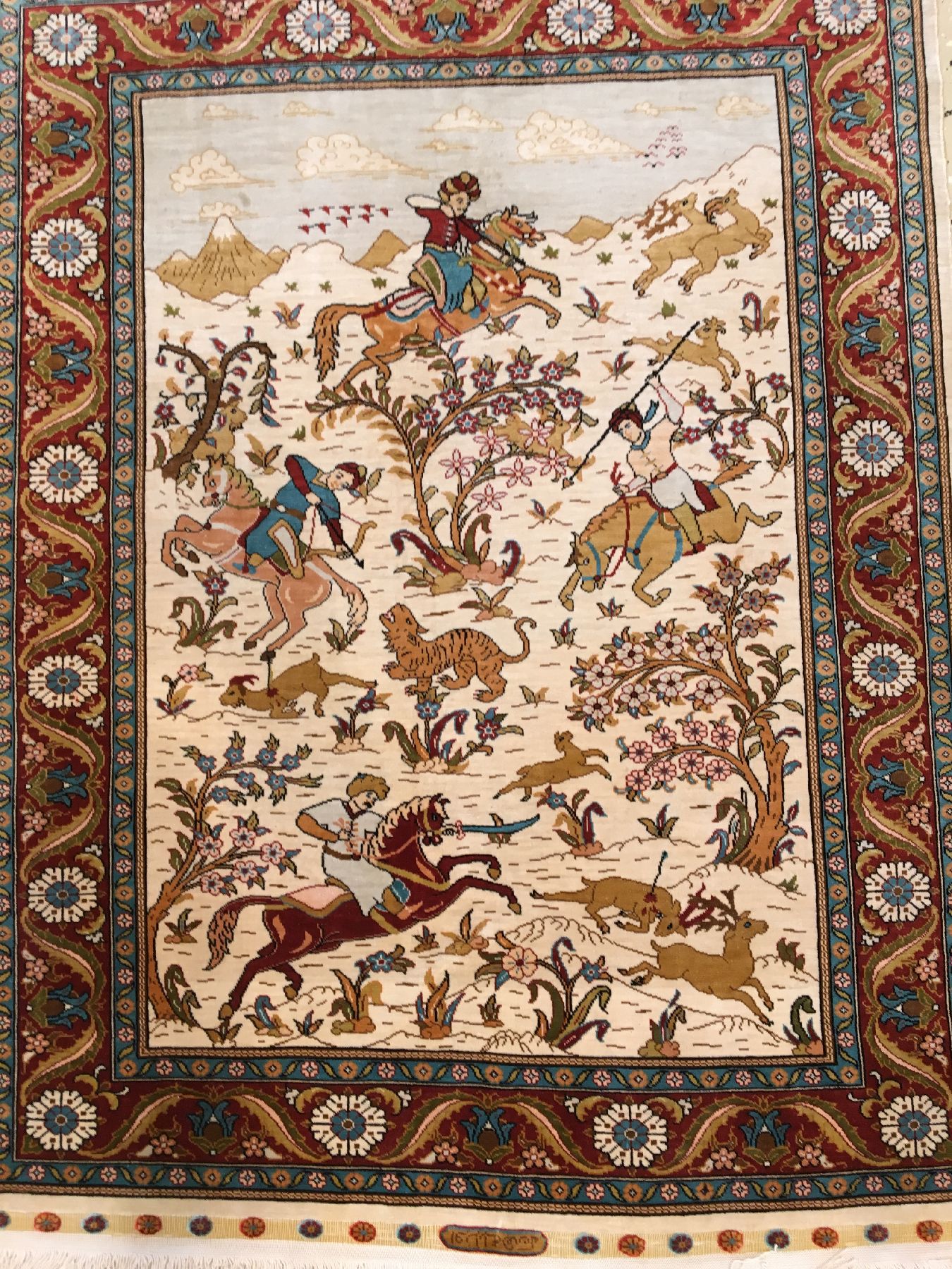 Detail a: Feiner Seiden Hereke "Özipek" alt (Signiert), Türkei, um 1970, reine Natuseide. Feiner Özipek Hereke mit osmanischer Jagdszenerie. ...