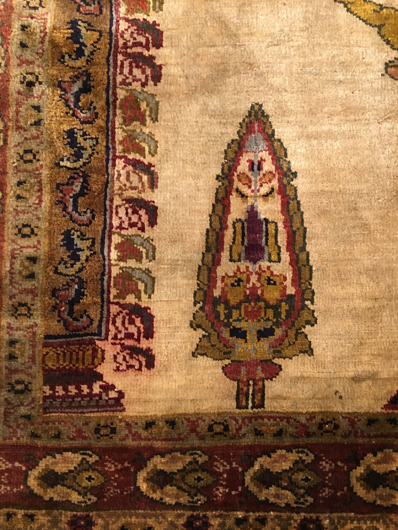 Detail d: Sehr feiner Seiden Sivas antik (Lebensbaum), Ostanatolien, Ende 19.Jhd., reine Naturseide. Aus zwei gelbe Drachenköpfe ragt ein Lebensbaum mit ...