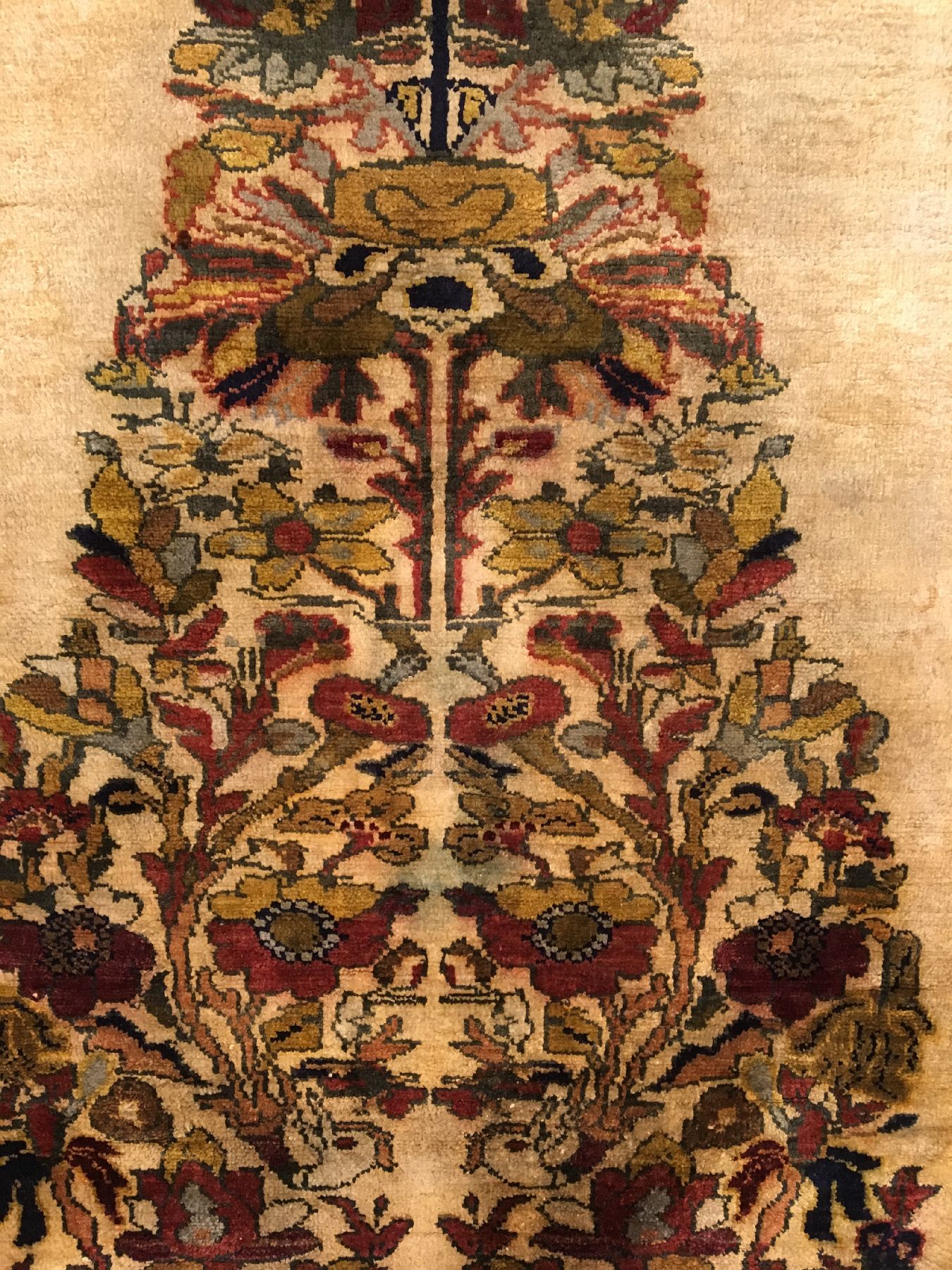 Detail g: Sehr feiner Seiden Sivas antik (Lebensbaum), Ostanatolien, Ende 19.Jhd., reine Naturseide. Aus zwei gelbe Drachenköpfe ragt ein Lebensbaum mit ...
