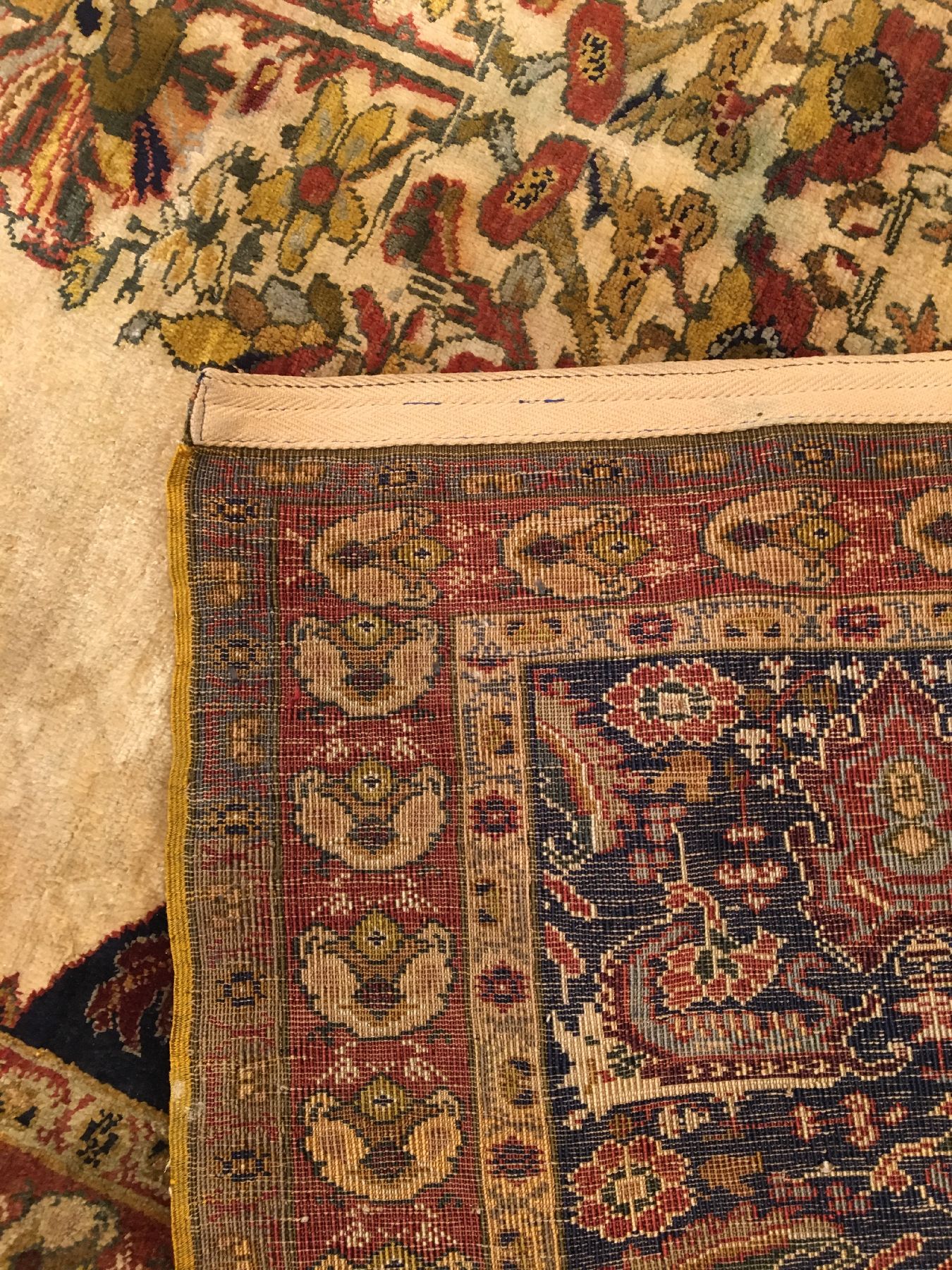 Detail h: Sehr feiner Seiden Sivas antik (Lebensbaum), Ostanatolien, Ende 19.Jhd., reine Naturseide. Aus zwei gelbe Drachenköpfe ragt ein Lebensbaum mit ...