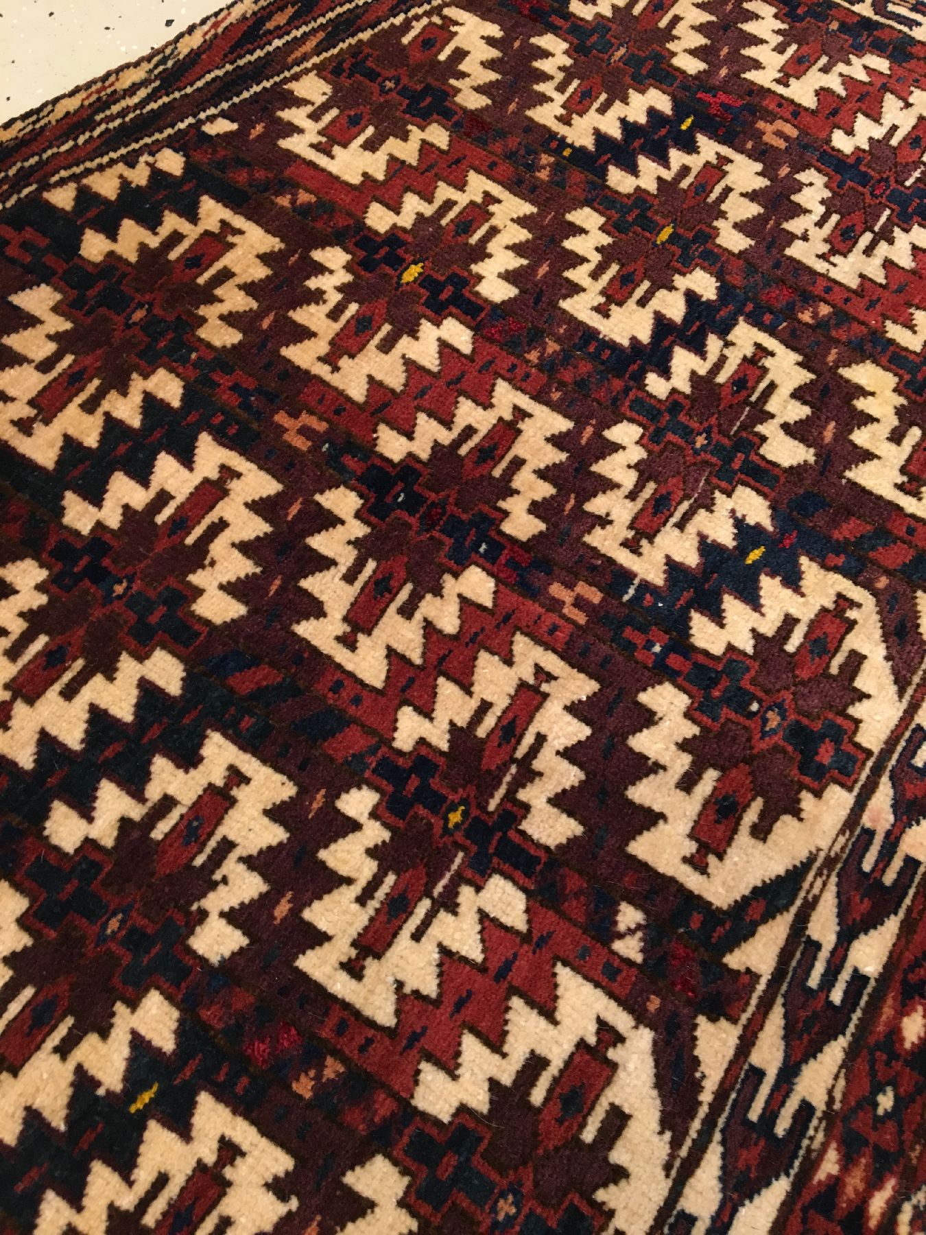 Detail a: Yomud "Asmalyk" antik (Mit Seiden-Highlights), Turkmenistan, Ende 19.Jhd., Wolle mit Seiden-Highlights geknüpft auf Wolle. Kamelschmuck ...