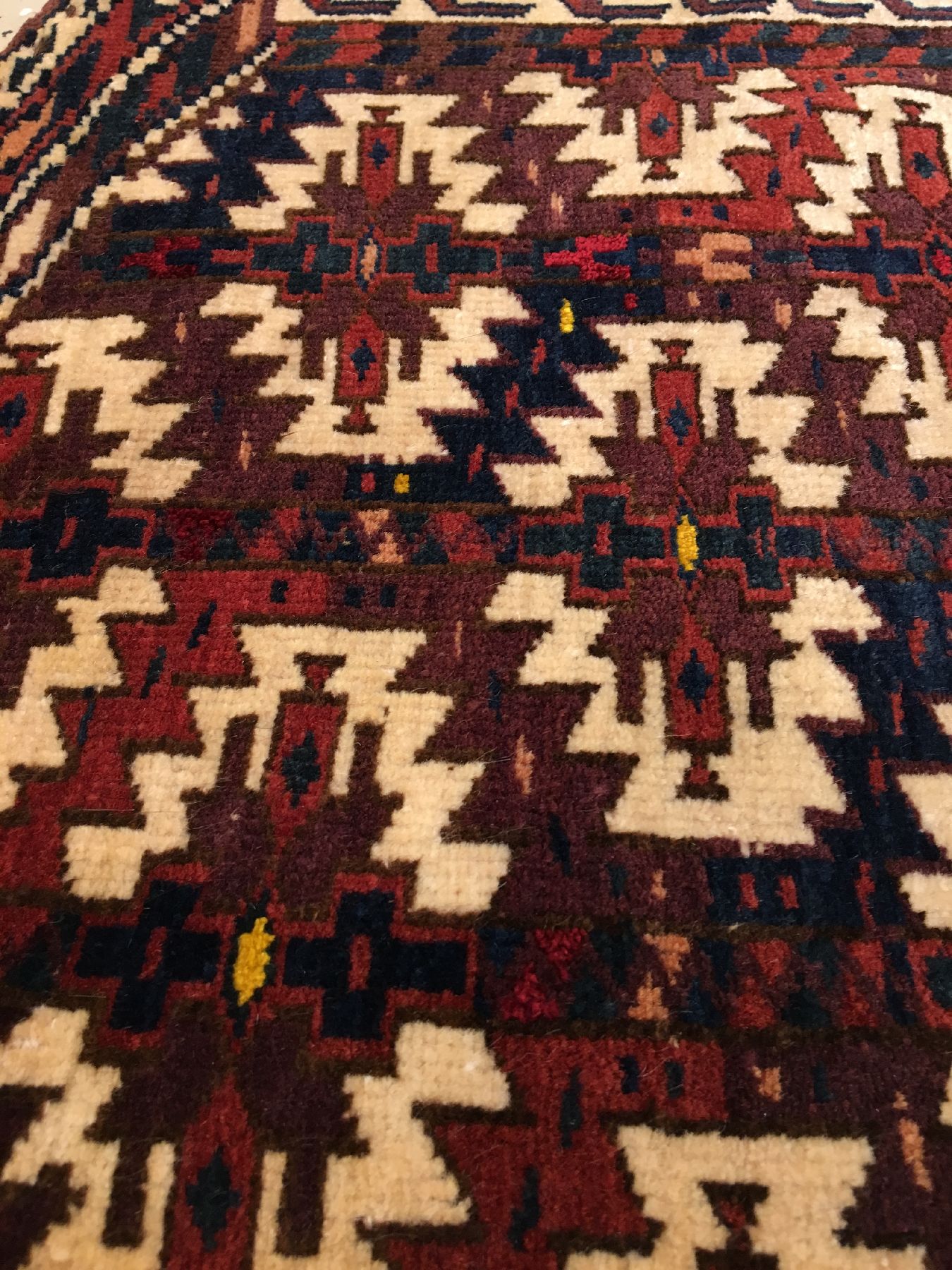 Detail c: Yomud "Asmalyk" antik (Mit Seiden-Highlights), Turkmenistan, Ende 19.Jhd., Wolle mit Seiden-Highlights geknüpft auf Wolle. Kamelschmuck ...