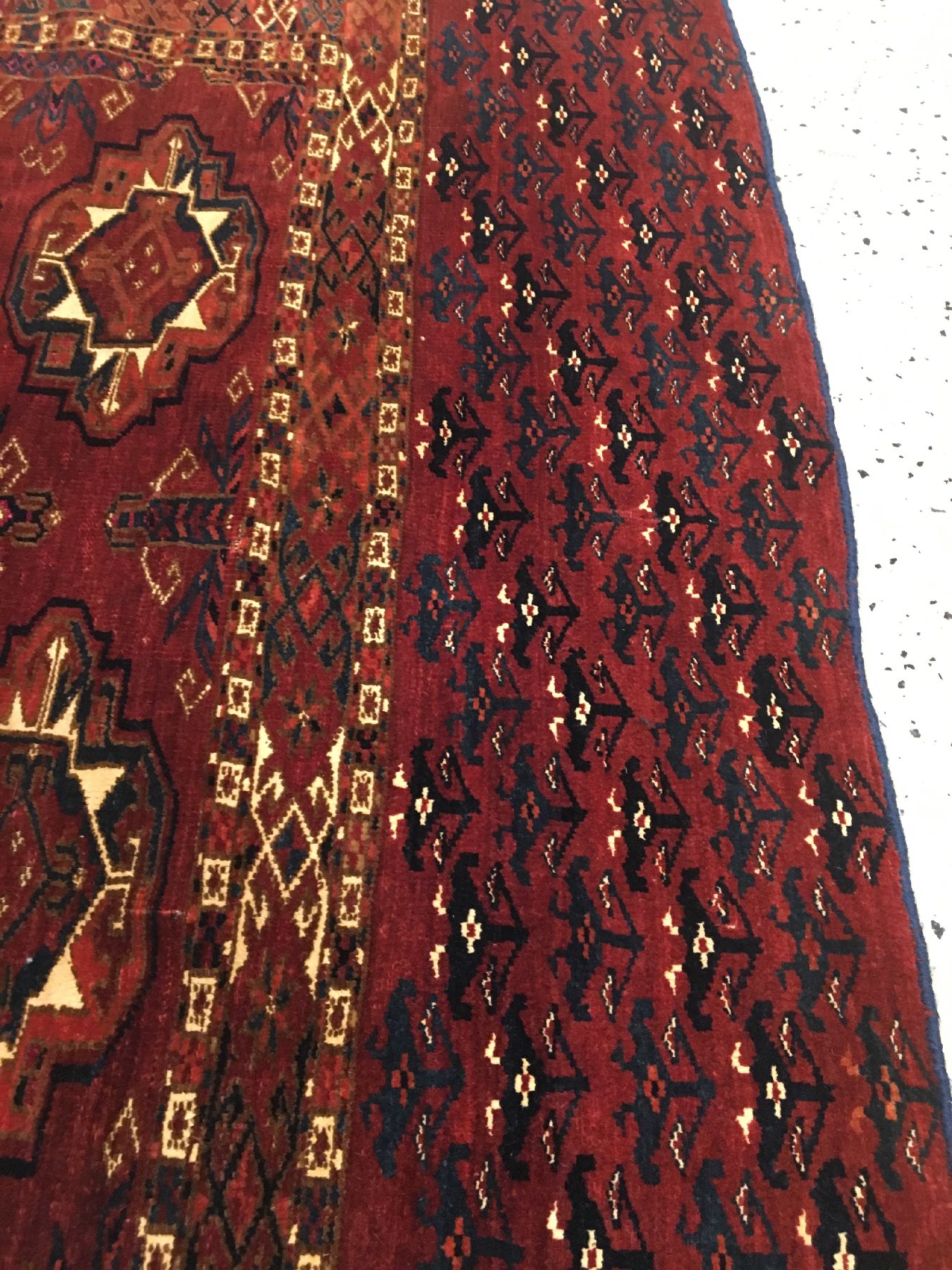 Detail c: Feiner Saryk "Tschowal" antik (Mit Rubinroter Seide), Turkmenistan, 19.Jhd., Wolle mit Seiden-Highlights und Baumwoll-Highlights geknüpft ...
