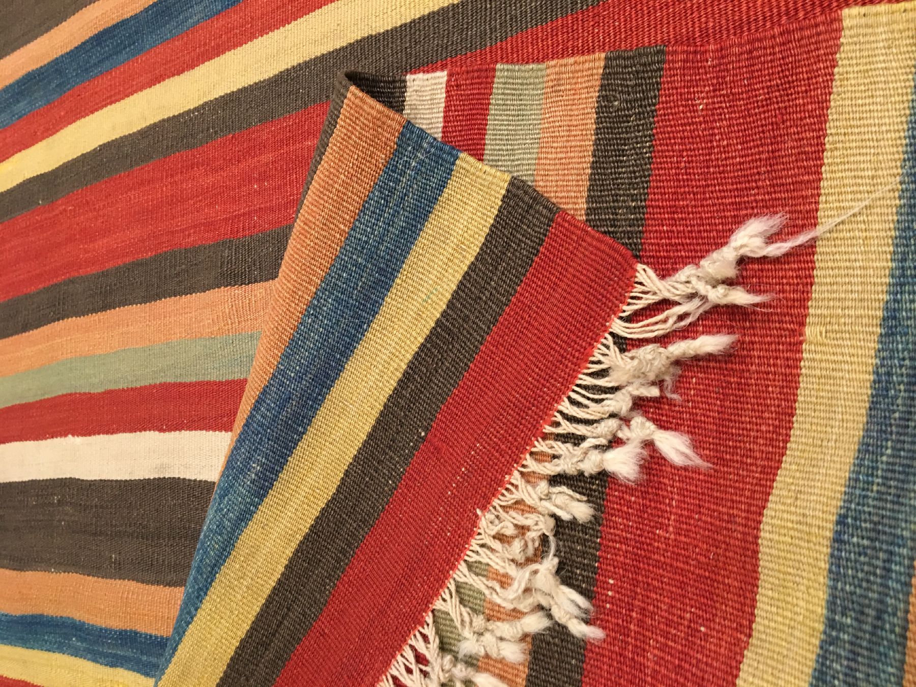 Detail i: Konya-Cubuk "Kelim" antik, Zentralanatolien, Ende 19.Jhd., Wolle gewebt auf Wolle. Farbenfroher Kelim mit guten Naturfarben. Seltenes ...