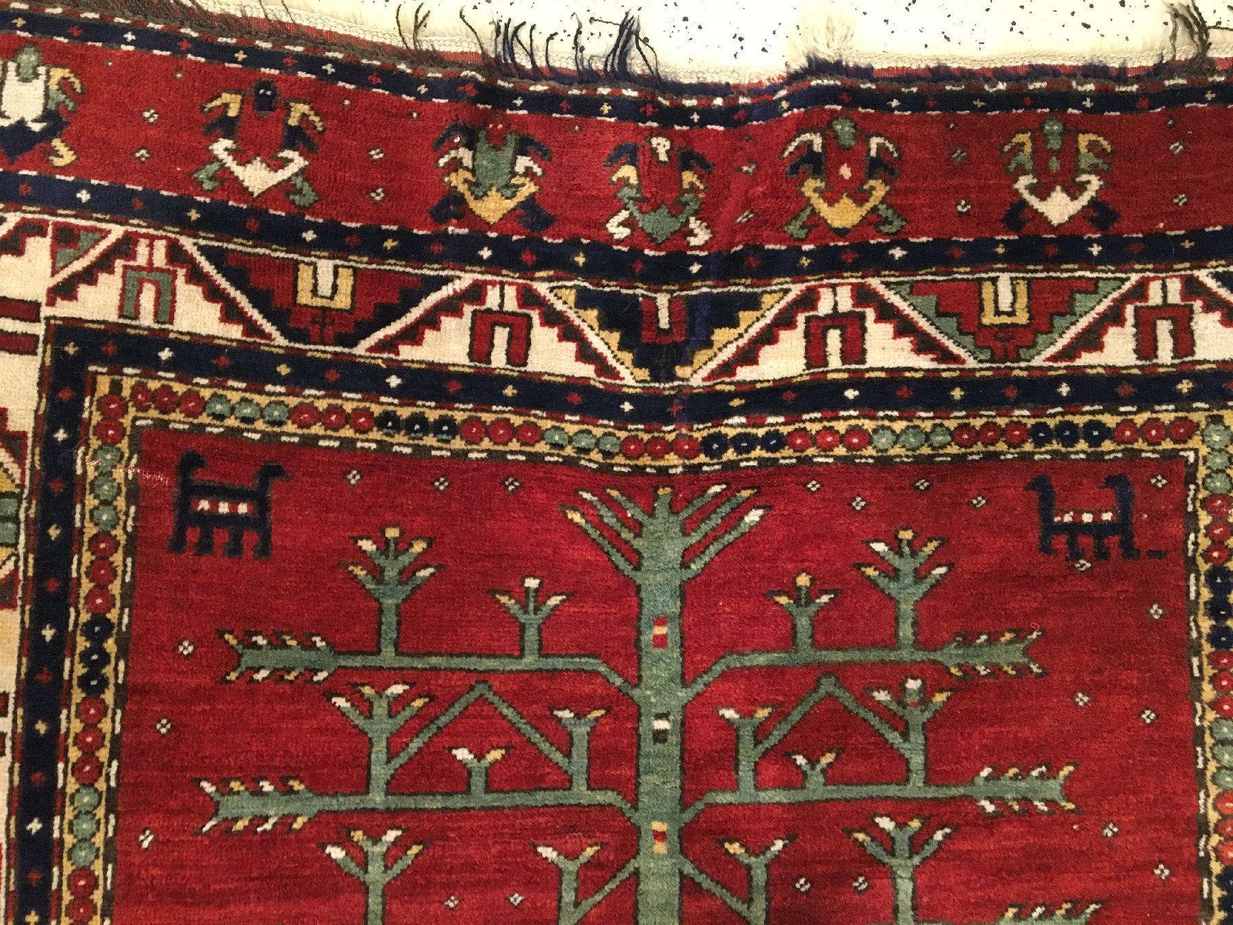 Detail d: Baum Kasak antik, Südwestkaukasus, 19.Jhd., Wolle geknüpft auf Wolle. Großformatiger Kasak mit grünen Lebensbaum auf krapproten Grund, ...