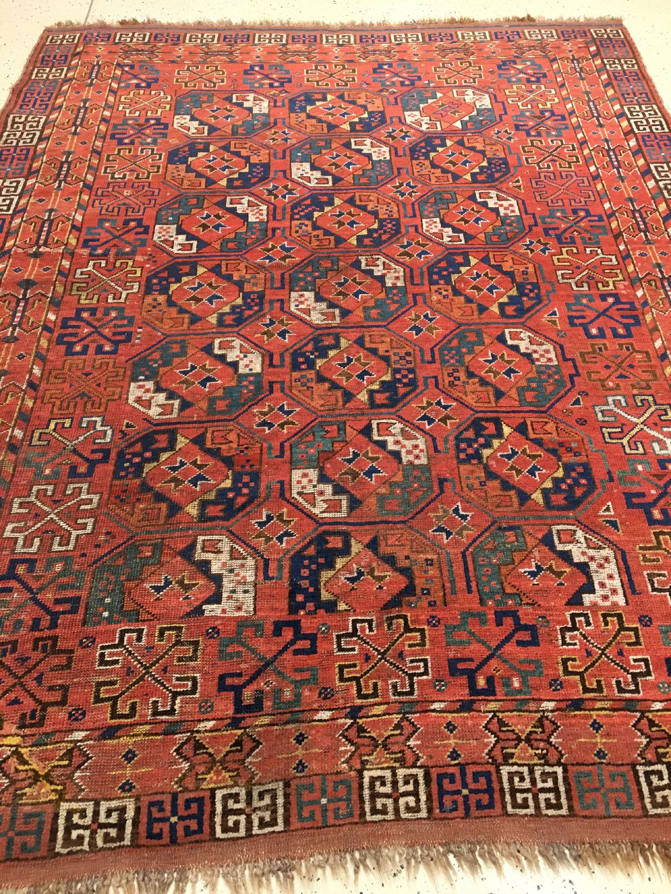 Detail a: Ersari "Hauptteppich" antik, Turkmenistan Amu-Darja Region, 19.Jhd., Wolle geknüpft auf Wolle/Ziegenhaar. Seltener Hauptteppich aus der ...