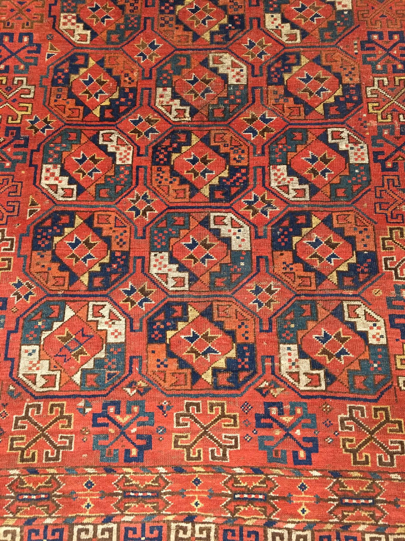 Detail b: Ersari "Hauptteppich" antik, Turkmenistan Amu-Darja Region, 19.Jhd., Wolle geknüpft auf Wolle/Ziegenhaar. Seltener Hauptteppich aus der ...