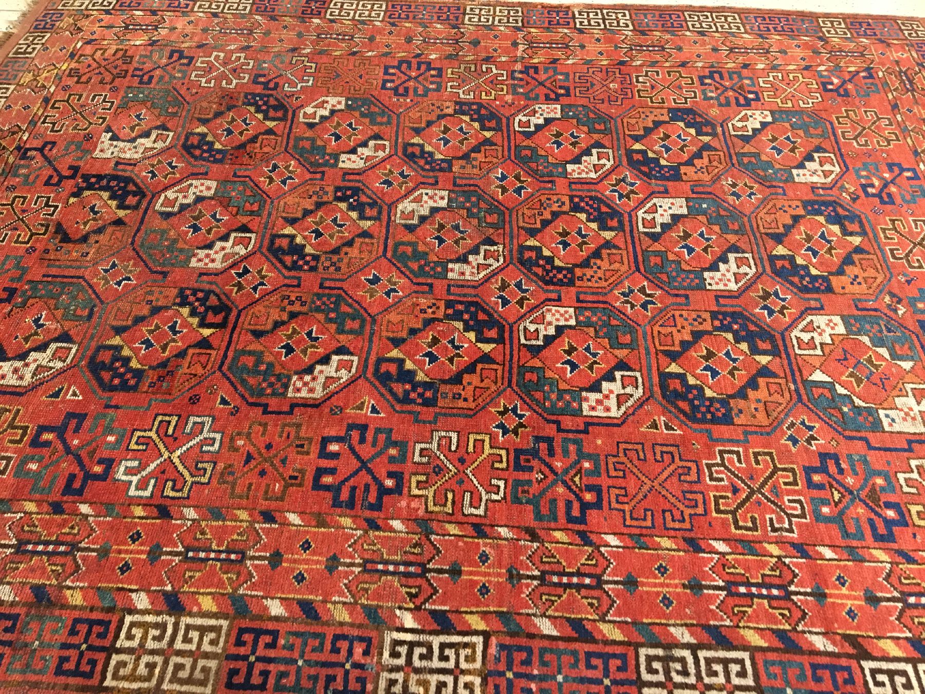 Detail c: Ersari "Hauptteppich" antik, Turkmenistan Amu-Darja Region, 19.Jhd., Wolle geknüpft auf Wolle/Ziegenhaar. Seltener Hauptteppich aus der ...