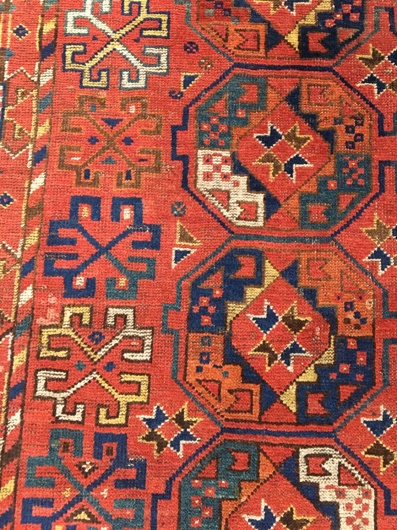 Detail d: Ersari "Hauptteppich" antik, Turkmenistan Amu-Darja Region, 19.Jhd., Wolle geknüpft auf Wolle/Ziegenhaar. Seltener Hauptteppich aus der ...