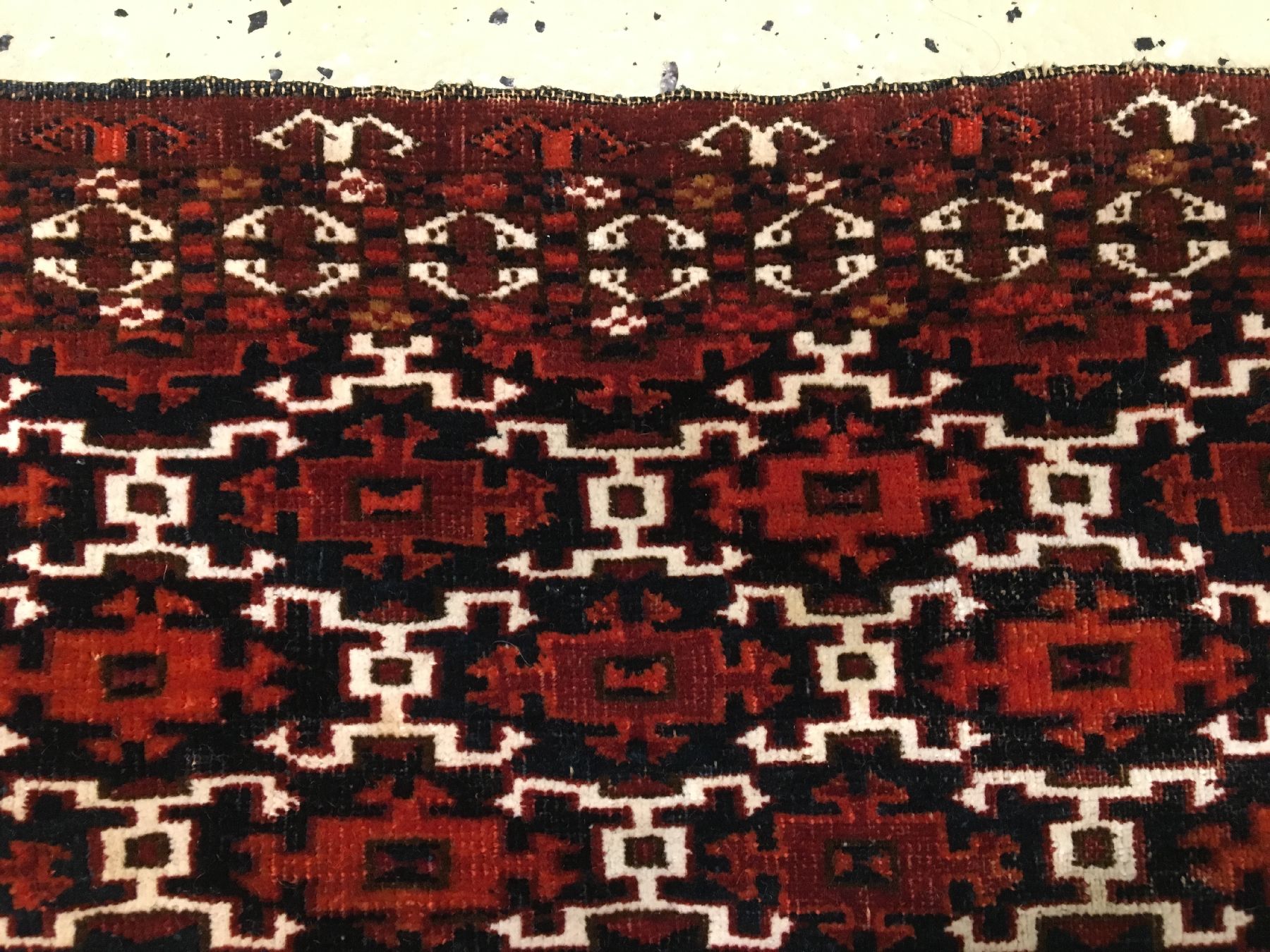 Detail d: Sehr feine Turkmenische "Torba" antik (Ak-Su Muster), Turkmenistan, 1.Hälfte 19.Jhd., sehr feine Wolle mit weißen Baumwoll- Highlights ...
