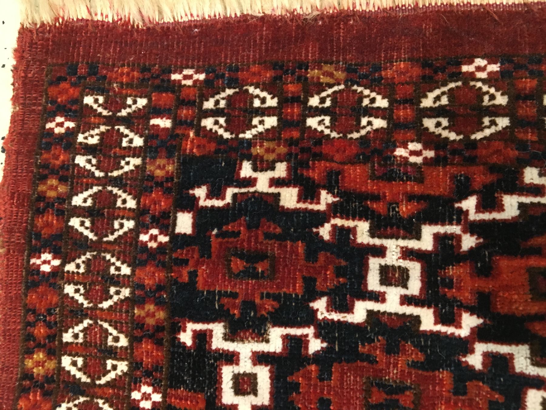 Detail e: Sehr feine Turkmenische "Torba" antik (Ak-Su Muster), Turkmenistan, 1.Hälfte 19.Jhd., sehr feine Wolle mit weißen Baumwoll- Highlights ...