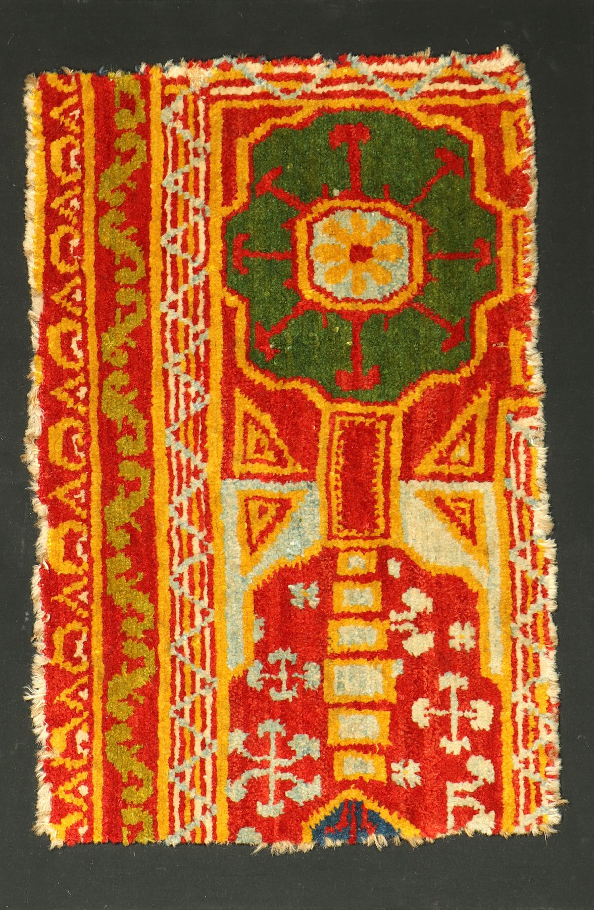 Spanischer Teppich antik (Fragment), Spanien, um 1900, Wolle geknüpft auf Baumwolle. Fragment eines großen Spanischen Teppichs. Ausdrucksstarke ...