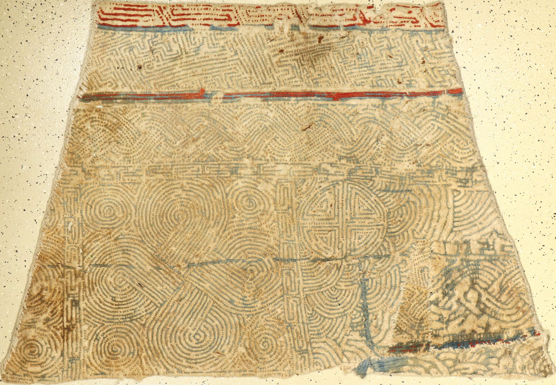Mongolischer "Filz-Sattel" antik, Mongolai, 19.Jhd., Filz. Gemusterte Vorderseite, ca. 148 x 100 cm, EHZ: 3 (Altersspuren). (Publiziert: ...