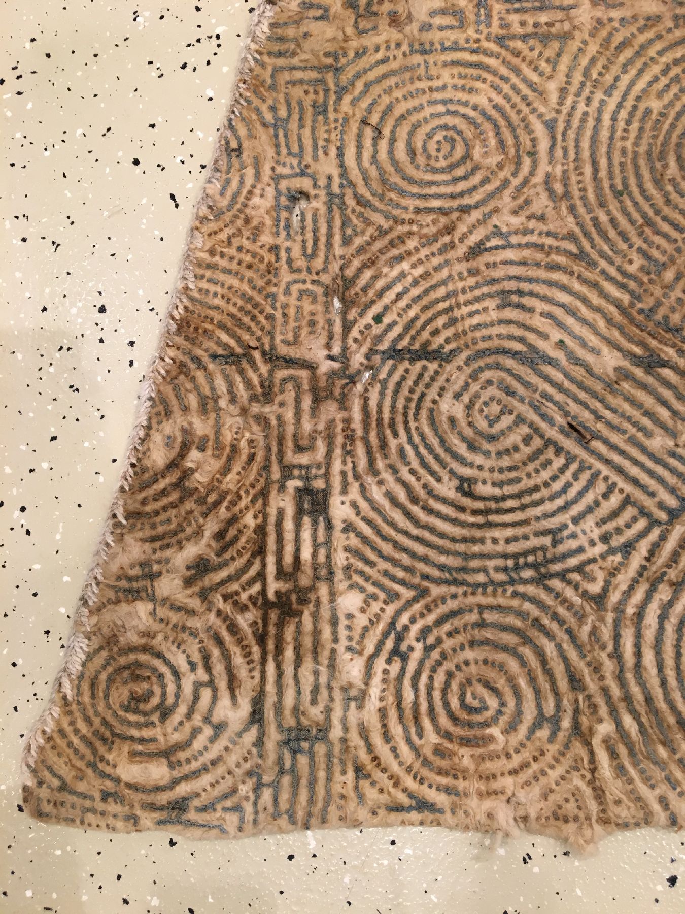 Detail c: Mongolischer "Filz-Sattel" antik, Mongolai, 19.Jhd., Filz. Gemusterte Vorderseite, ca. 148 x 100 cm, EHZ: 3 (Altersspuren). (Publiziert: ...