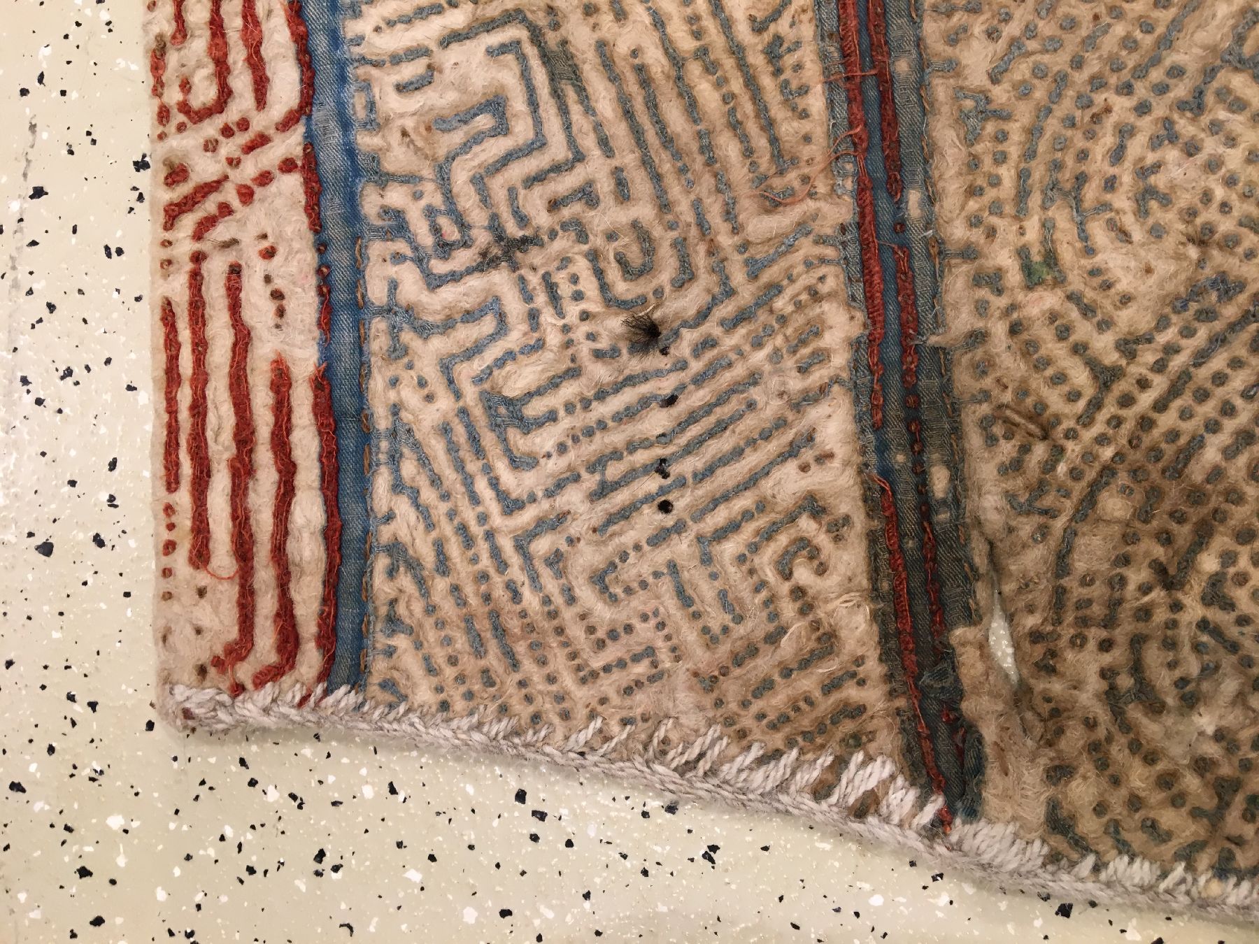 Detail d: Mongolischer "Filz-Sattel" antik, Mongolai, 19.Jhd., Filz. Gemusterte Vorderseite, ca. 148 x 100 cm, EHZ: 3 (Altersspuren). (Publiziert: ...