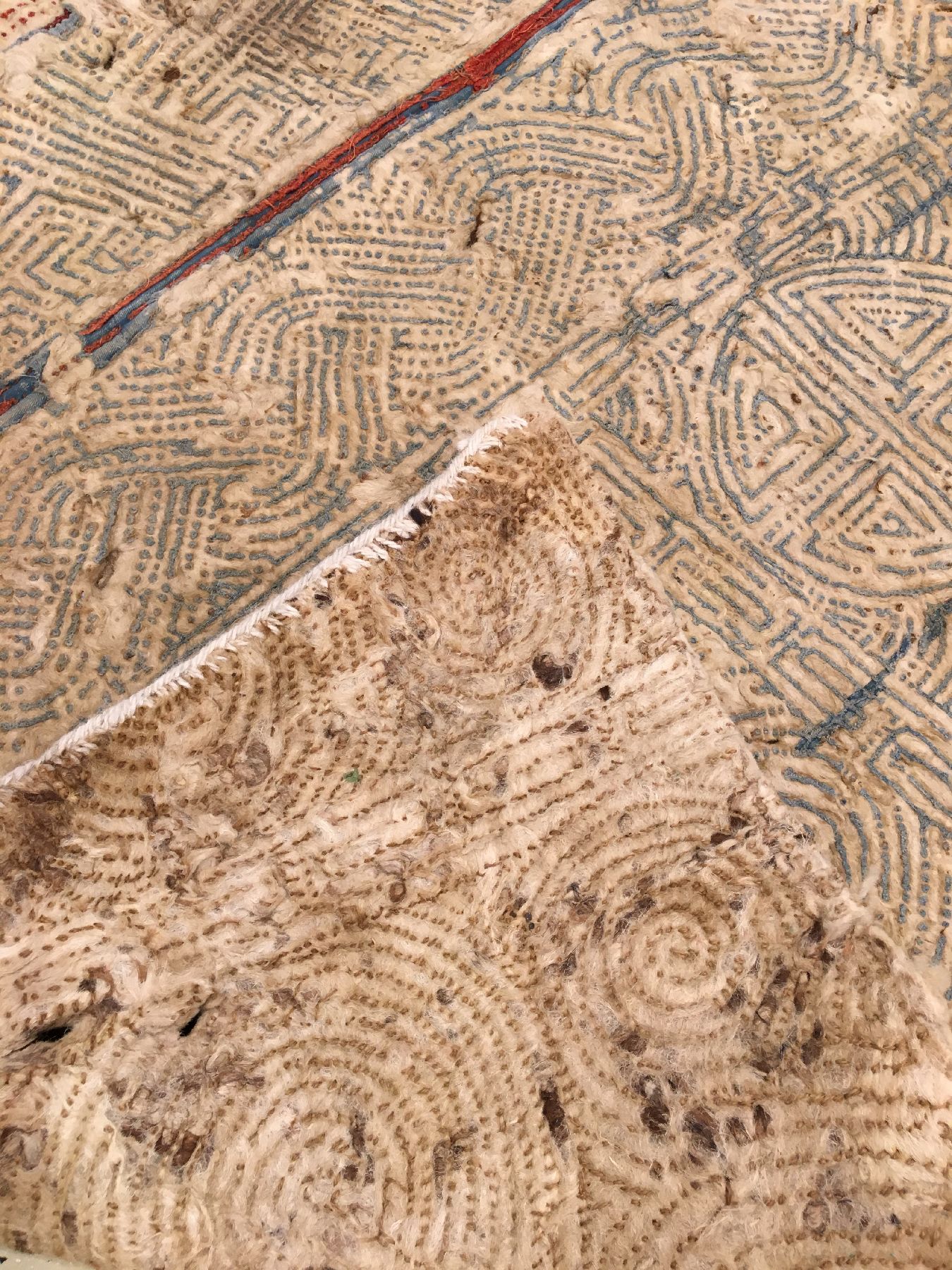 Detail g: Mongolischer "Filz-Sattel" antik, Mongolai, 19.Jhd., Filz. Gemusterte Vorderseite, ca. 148 x 100 cm, EHZ: 3 (Altersspuren). (Publiziert: ...