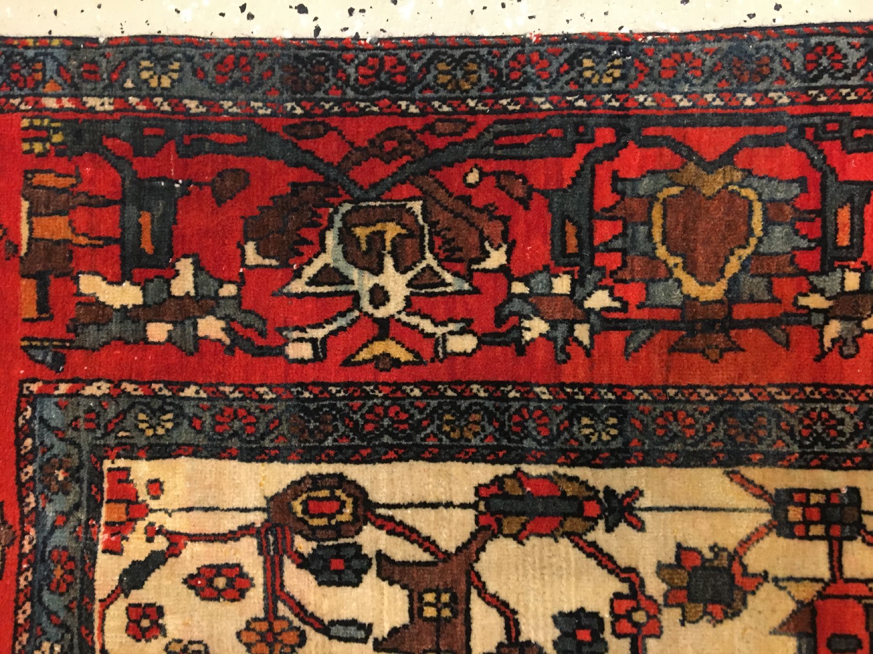 Detail g: Feiner weißgrundiger Farahan antik, Westpersien, Ende 19.Jhd., Korkwolle geknüpft auf Baumwolle. Ein Blütenrankwerk in kunstvoll feiner Anordnung ...
