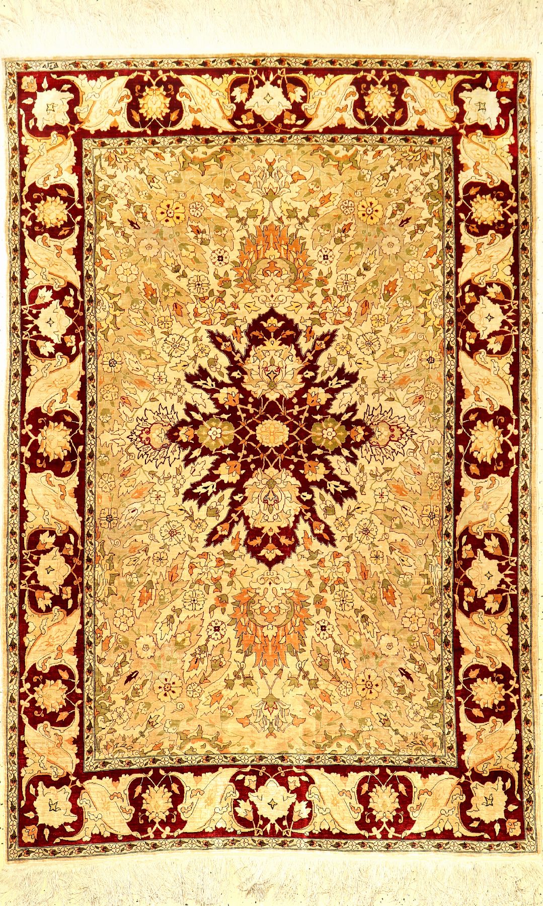 Feiner Seiden Hereke alt "Signiert" (Safavid Polonaise Design), Türkei, um 1950/1960, reine Naturseide mit Metallbrokat. Seltener Seiden ...