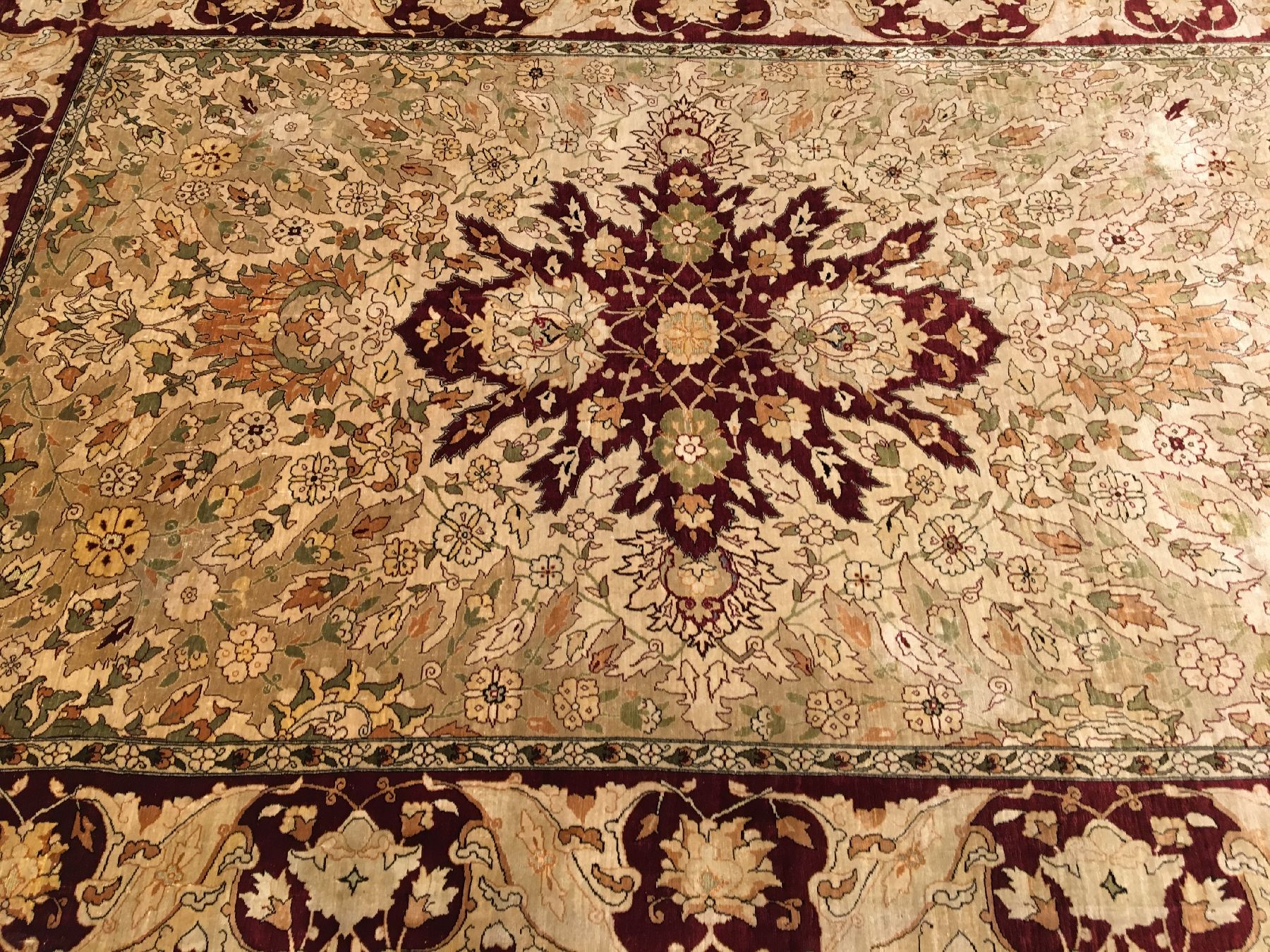 Detail d: Feiner Seiden Hereke alt "Signiert" (Safavid Polonaise Design), Türkei, um 1950/1960, reine Naturseide mit Metallbrokat. Seltener Seiden ...