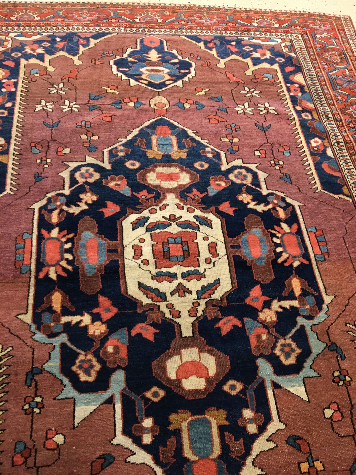 Detail c: Selten auberginefarbener Mischan-Malayer antik, Westpersien, Ende 19.Jhd., Wolle geknüpft auf Baumwolle. Feiner Malayer aus dem Dorf Mischan in ...