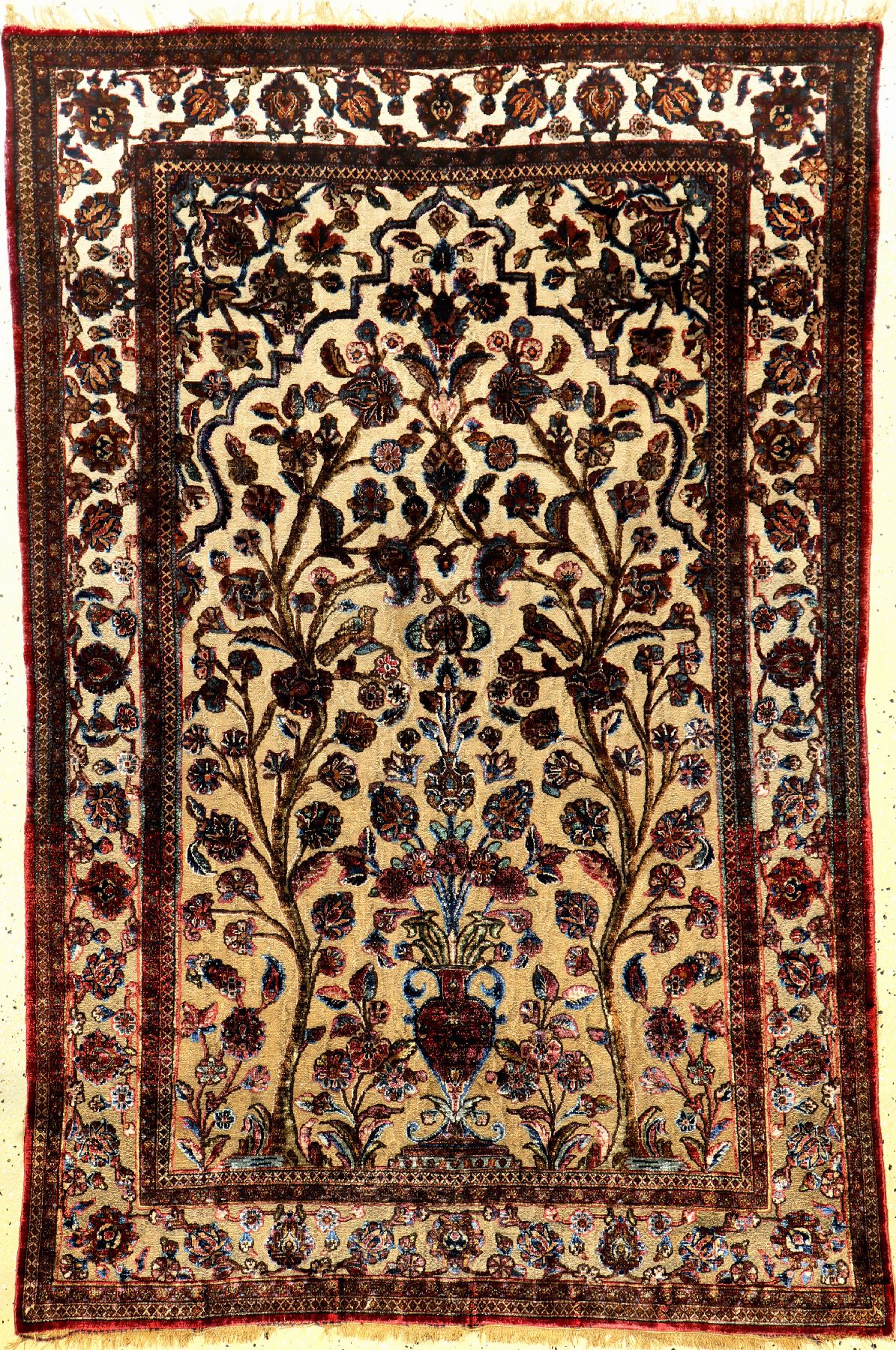Feiner metallbroschierter Seiden Keschan "Souf" antik (Lebensbaum-Vasen Design), Zentralpersien, 19.Jhd., reine Naturseide geknüpft auf ...