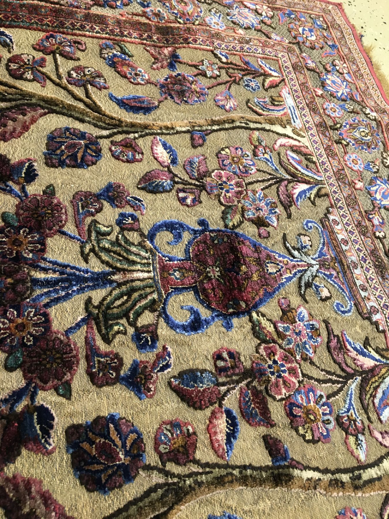 Detail e: Feiner metallbroschierter Seiden Keschan "Souf" antik (Lebensbaum-Vasen Design), Zentralpersien, 19.Jhd., reine Naturseide geknüpft auf ...