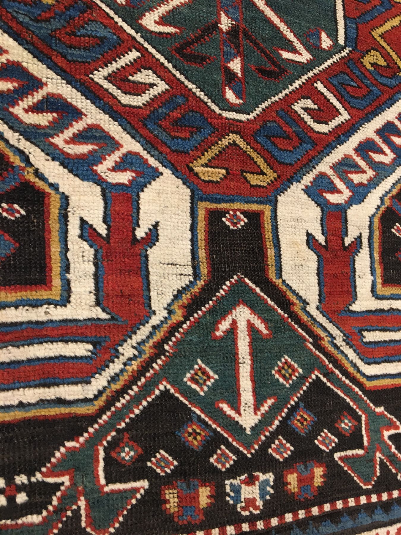 Detail f: Lenkoran antik, Südkaukasus, 19.Jhd., Wolle geknüpft auf Wolle. Typischer Lenkoran aus dem Karabagh-Gebiet mit Riesenpalmetten. Unterschiedliche ...