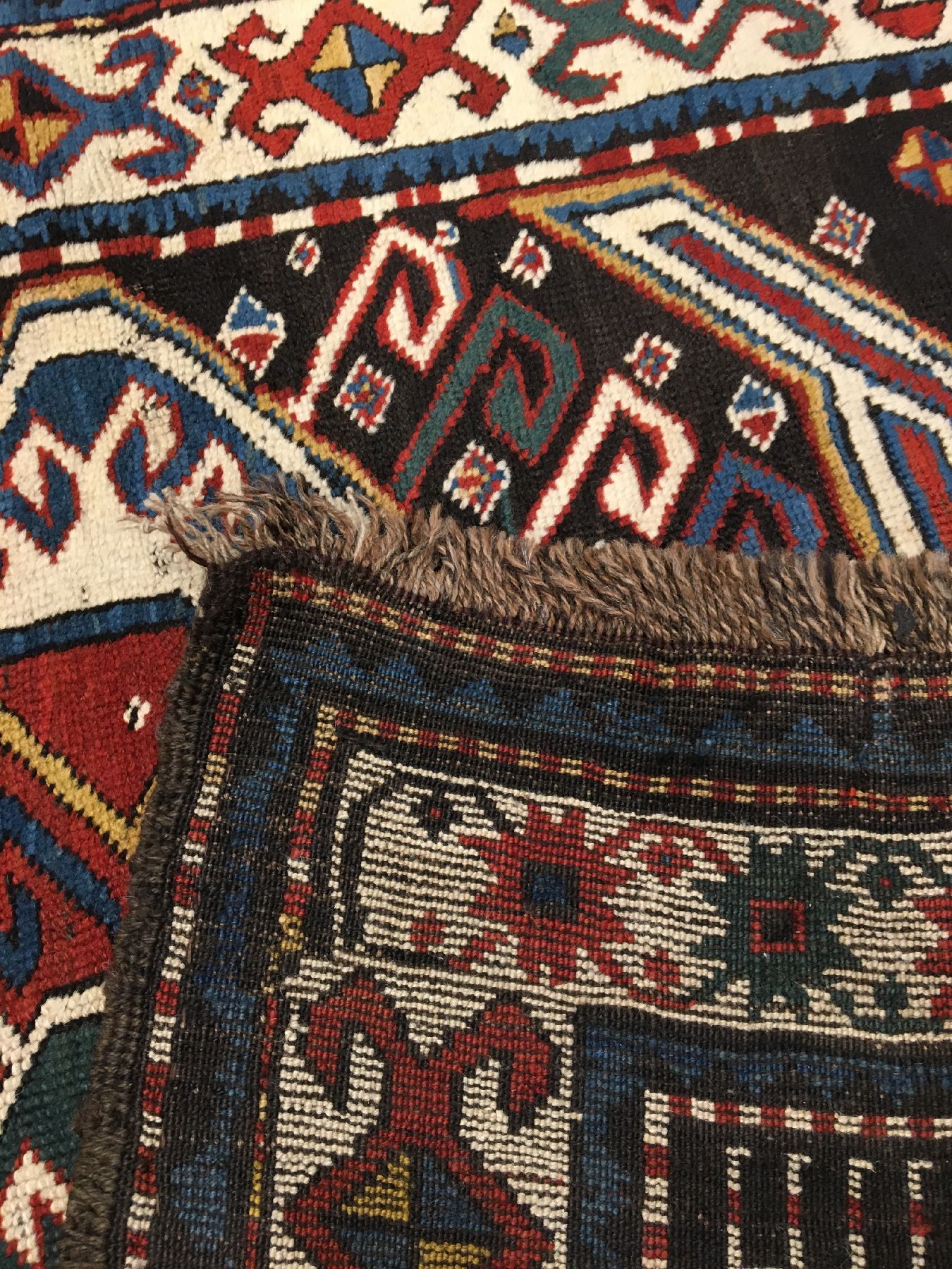 Detail i: Lenkoran antik, Südkaukasus, 19.Jhd., Wolle geknüpft auf Wolle. Typischer Lenkoran aus dem Karabagh-Gebiet mit Riesenpalmetten. Unterschiedliche ...
