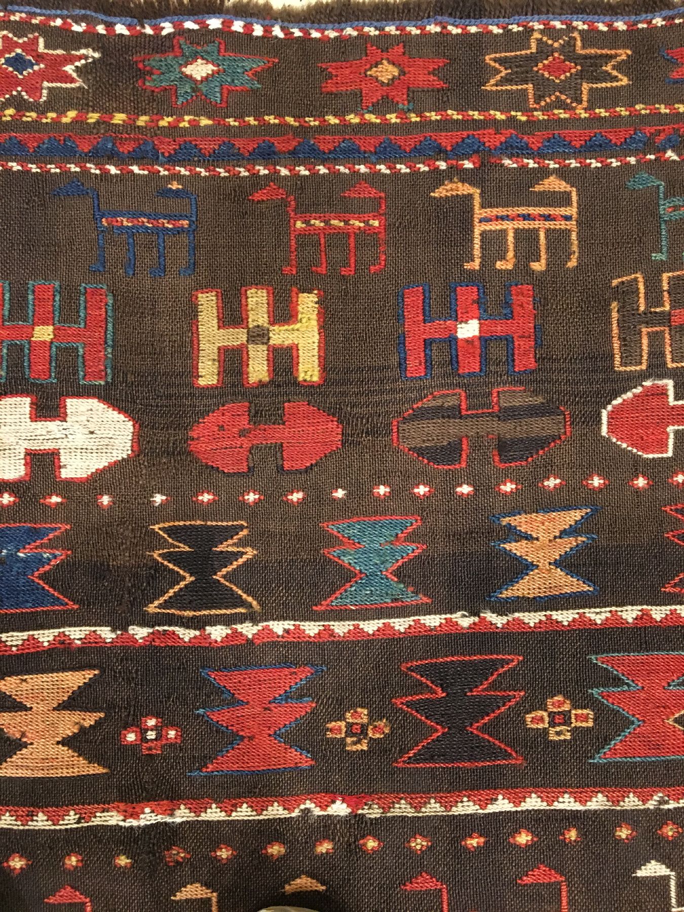 Detail d: Kaukasische "Verneh" antik, Südostkaukasus Moghan-Region, 19.Jhd., Wolle gewebt auf Wolle. Flachgewebe der Kaukasen mit Tier- Motiven und ...