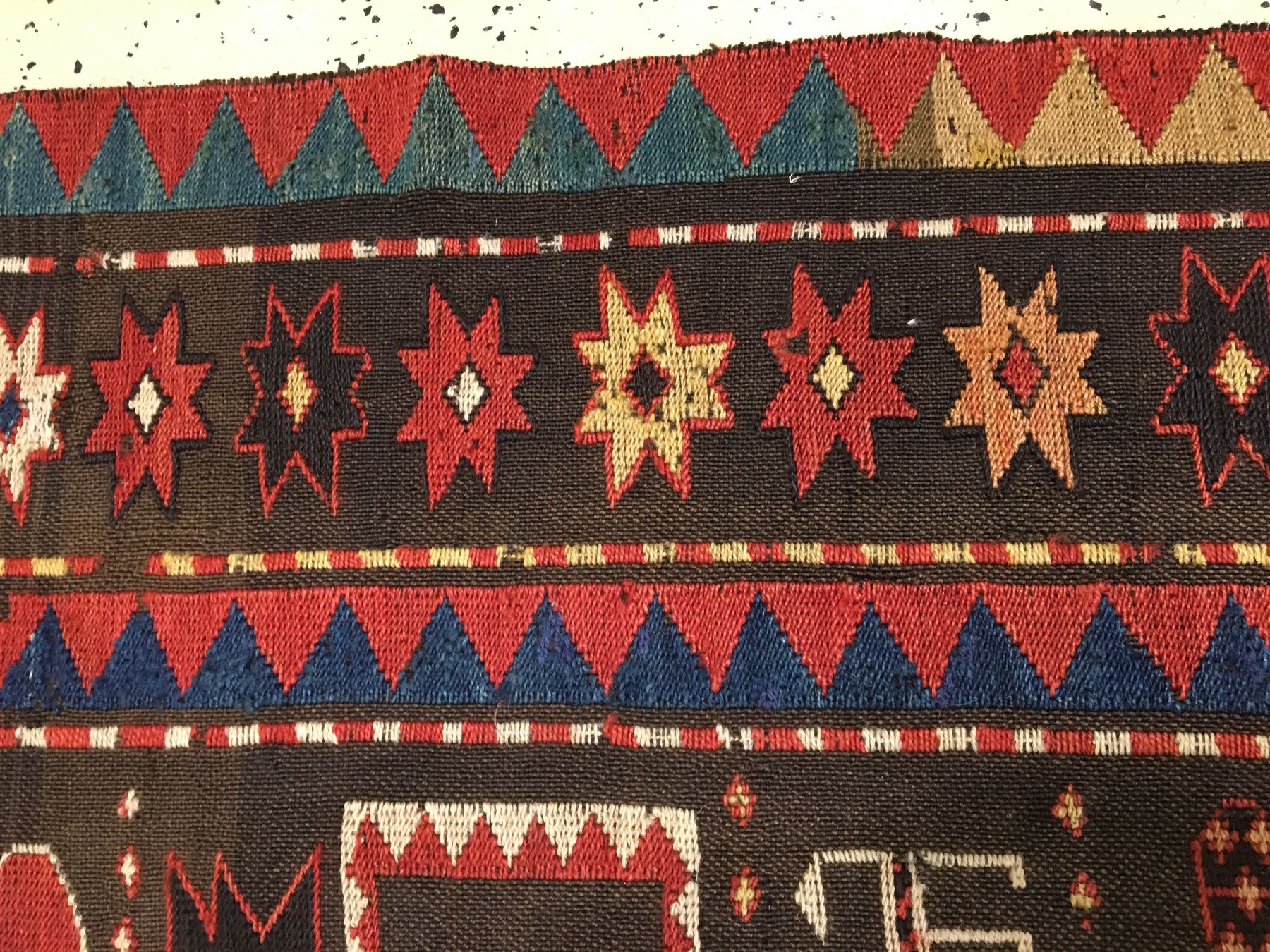 Detail f: Kaukasische "Verneh" antik, Südostkaukasus Moghan-Region, 19.Jhd., Wolle gewebt auf Wolle. Flachgewebe der Kaukasen mit Tier- Motiven und ...