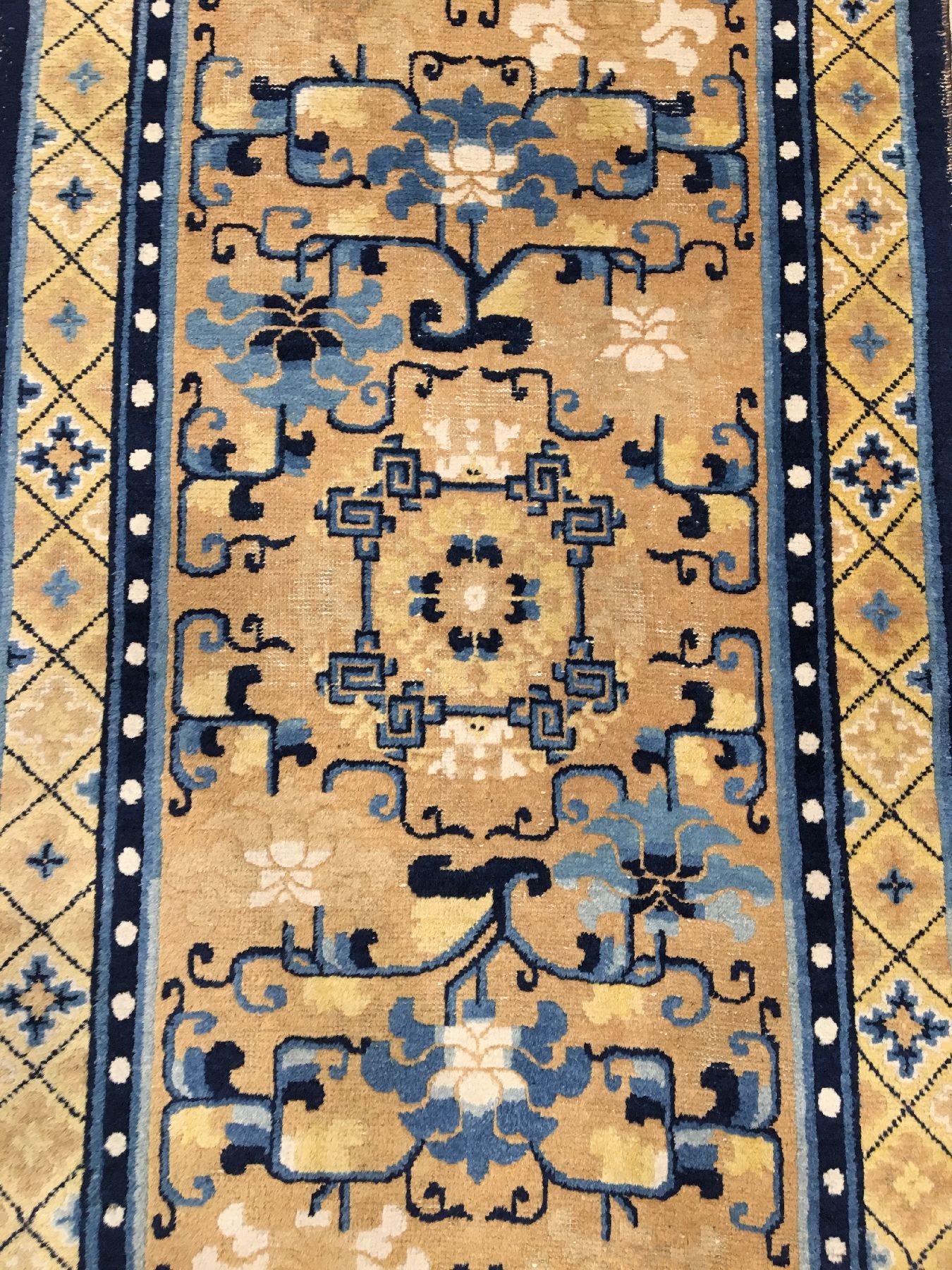 Detail b: Früher Ning-Hsia antik (Publiziert bei Bausback), Westchina, 1.Hälfte 19.Jhd., Wolle geknüpft auf Baumwolle. Seltener Ning-Hsia Zeremonialteppich ...