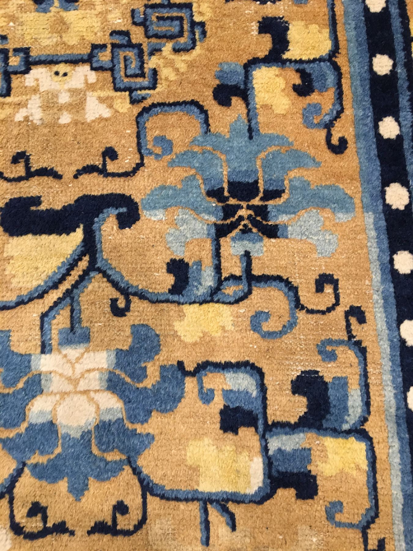 Detail e: Früher Ning-Hsia antik (Publiziert bei Bausback), Westchina, 1.Hälfte 19.Jhd., Wolle geknüpft auf Baumwolle. Seltener Ning-Hsia Zeremonialteppich ...