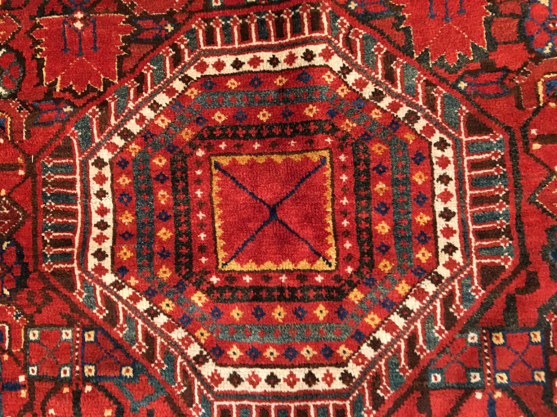 Detail c: Großer Beschir "Hauptteppich" antik, Turkmenistan Amu-Darja Region, Ende 19.Jhd., Wolle geknüpft auf Ziegenhaar. Großer Hauptteppich ...