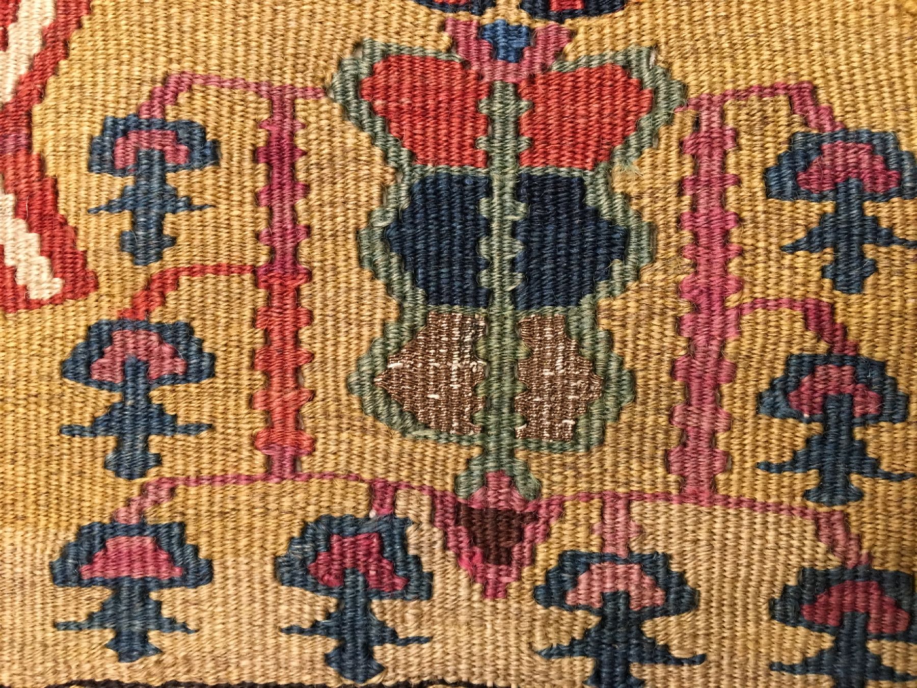 Detail e: Feiner grüner Erzurum "Gebetskelim" antik (Mit Metall-Highlights), Ostanatolien, 19.Jhd., Wolle mit Metall-Highlights gewebt auf Wolle. ...