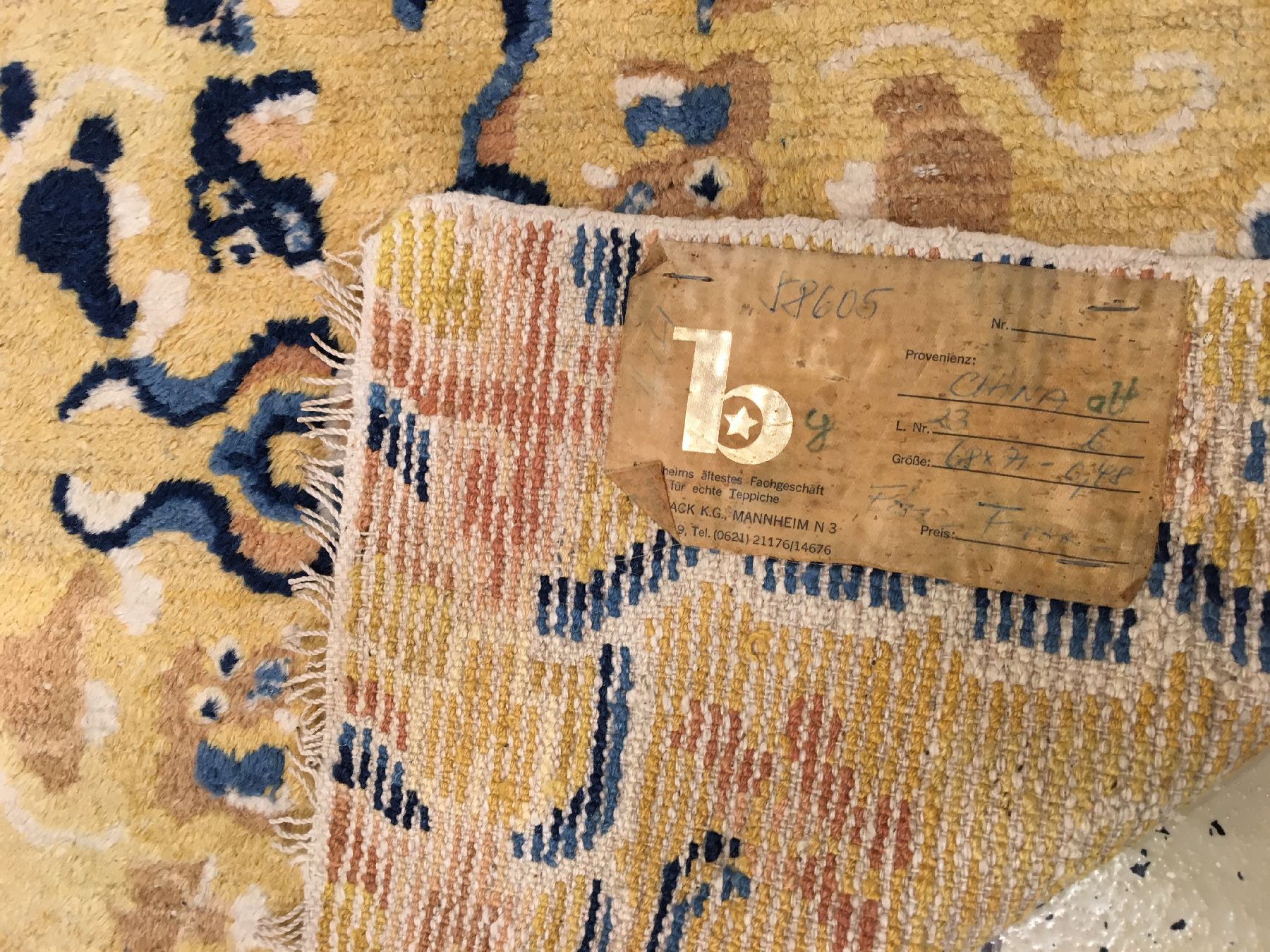 Detail e: Gelbe Ning-Hsia "Sitzmatte" Fo-Hunde antik (Publiziert bei Bausback), Westchina, Mitte 19.Jhd., Wolle geknüpft auf Baumwolle. Für den ...