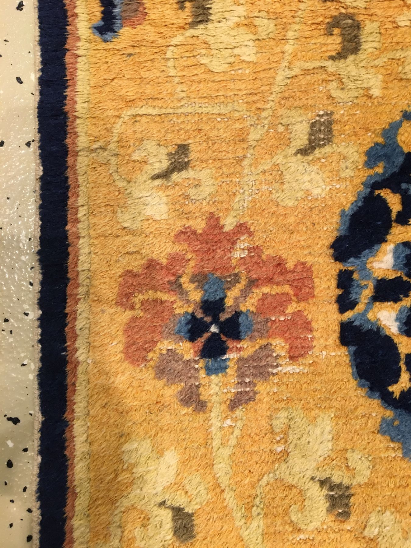Detail c: Gelber Ning-Hsia "Sitzbankteppich" antik, Westchina, Mitte 19.Jhd., Wolle geknüpft auf Baumwolle. Gelber Sitzbankteppich mit Lotus Muster ...