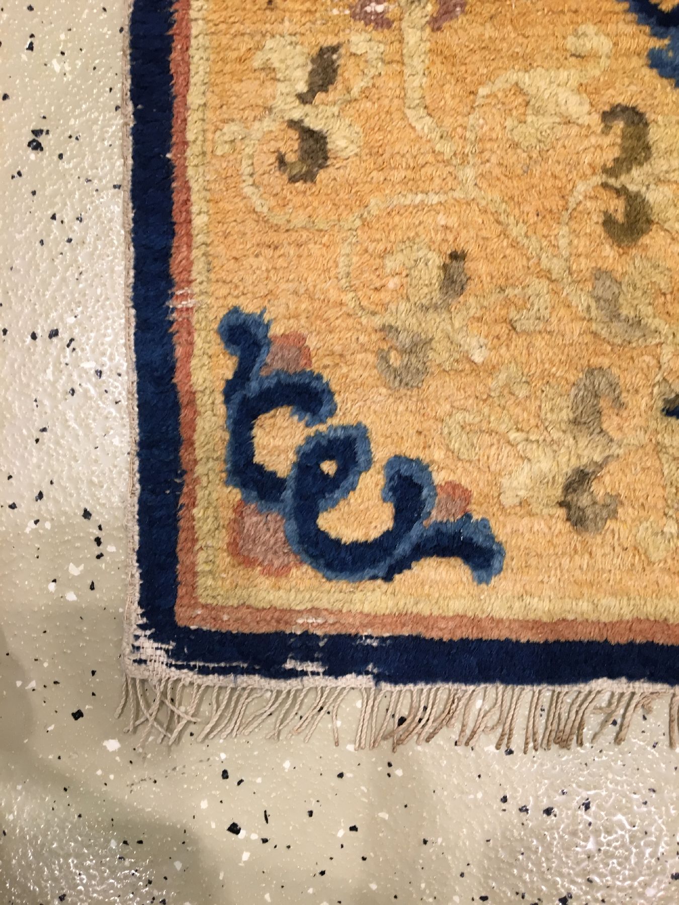 Detail f: Gelber Ning-Hsia "Sitzbankteppich" antik, Westchina, Mitte 19.Jhd., Wolle geknüpft auf Baumwolle. Gelber Sitzbankteppich mit Lotus Muster ...