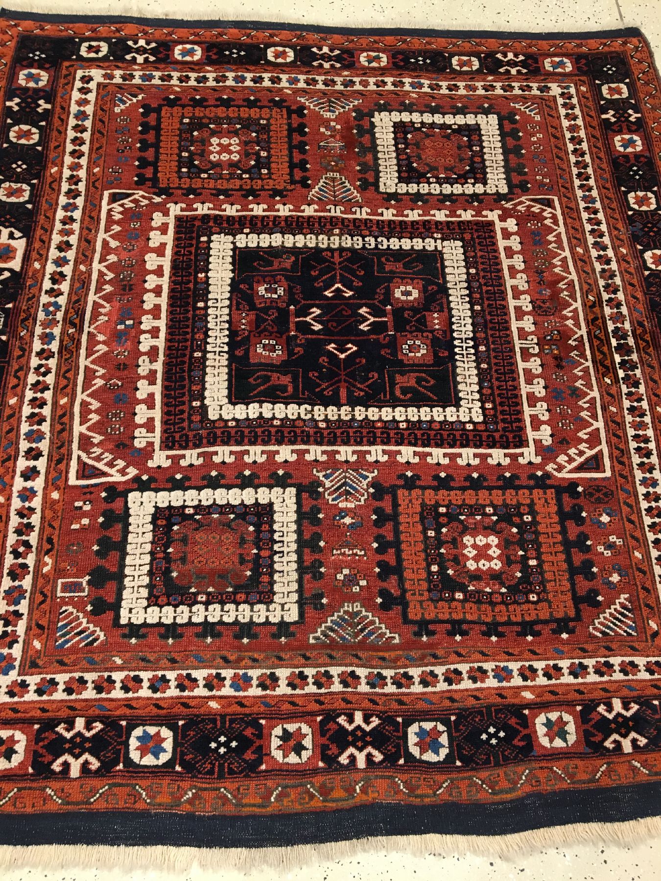 Detail a: Früher Bergama antik (Publiziert bei Bausback), Westanatolien, um 1800 oder wohl früher, Wolle geknüpft auf Wolle. Fein geknüpfter Bergama im ...