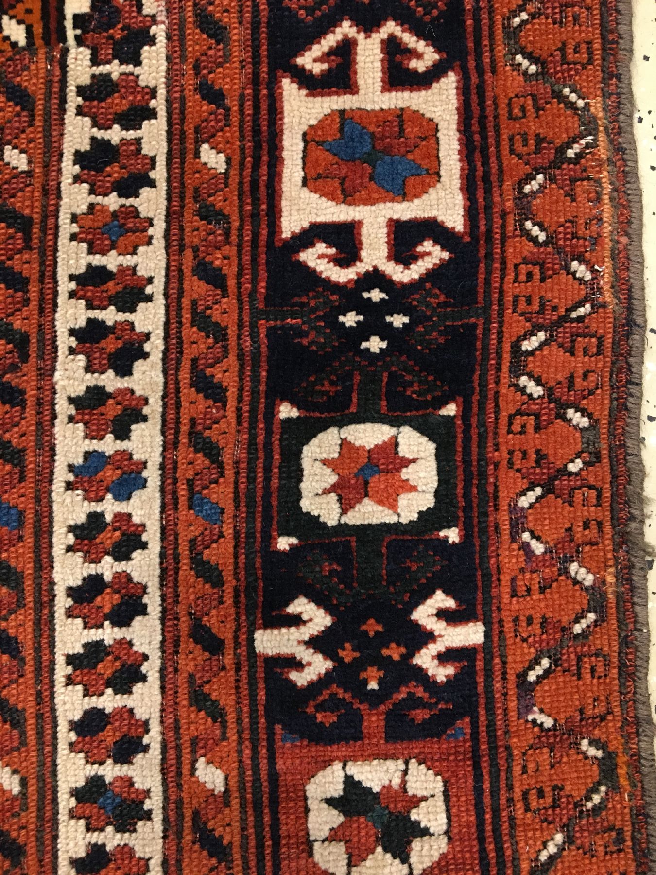 Detail g: Früher Bergama antik (Publiziert bei Bausback), Westanatolien, um 1800 oder wohl früher, Wolle geknüpft auf Wolle. Fein geknüpfter Bergama im ...