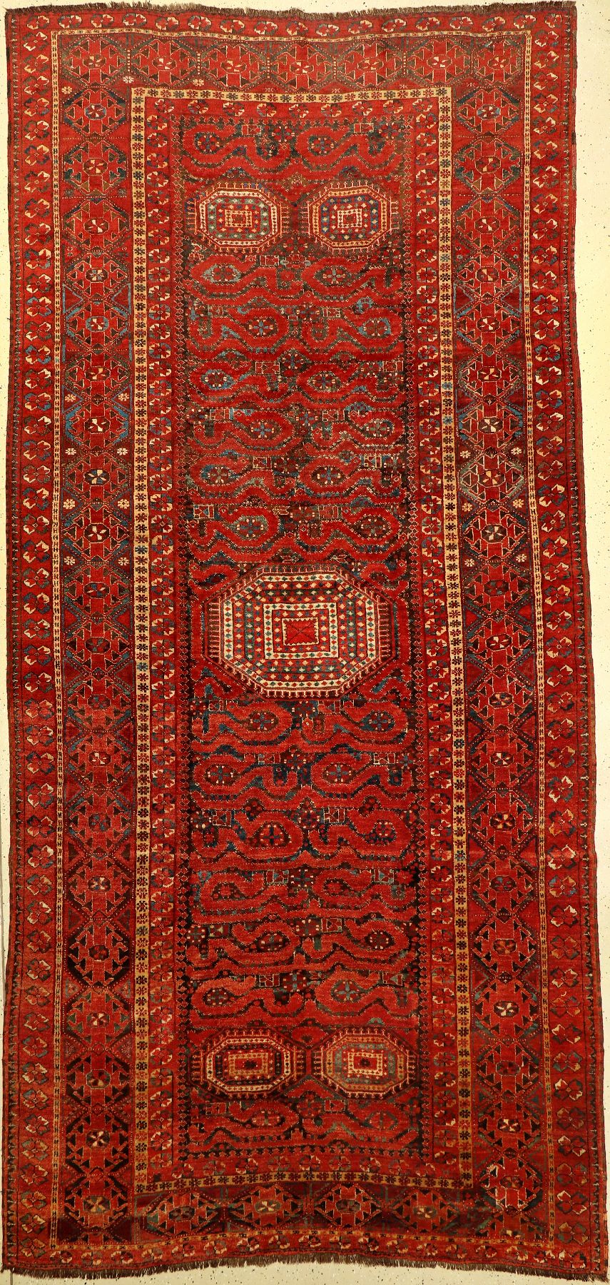 Großer Wolkenband-Beschir "Hauptteppich" antik, Turkmenistan Amu-Darja Region, 19.Jhd., Wolle geknüpft auf Ziegenhaar/Wolle. Seltener ...