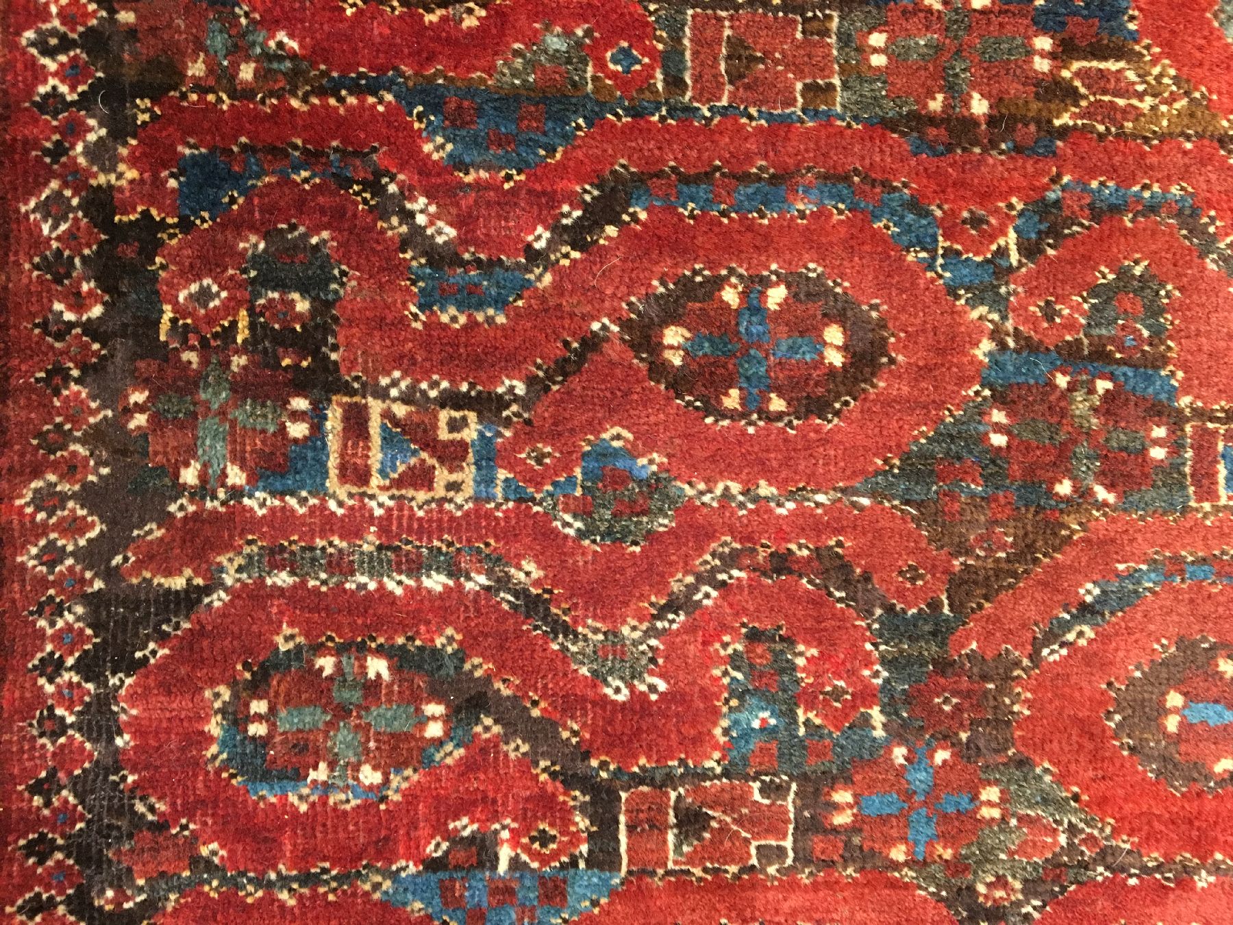Detail d: Großer Wolkenband-Beschir "Hauptteppich" antik, Turkmenistan Amu-Darja Region, 19.Jhd., Wolle geknüpft auf Ziegenhaar/Wolle. Seltener ...