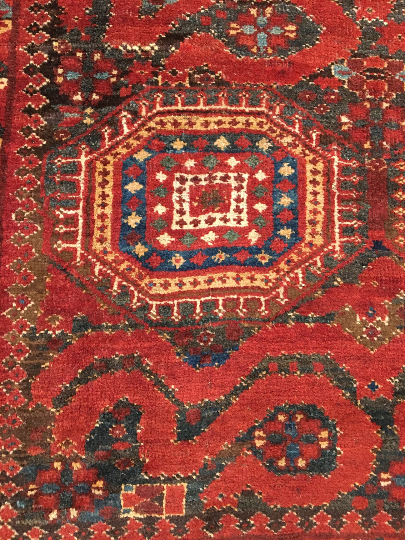Detail e: Großer Wolkenband-Beschir "Hauptteppich" antik, Turkmenistan Amu-Darja Region, 19.Jhd., Wolle geknüpft auf Ziegenhaar/Wolle. Seltener ...