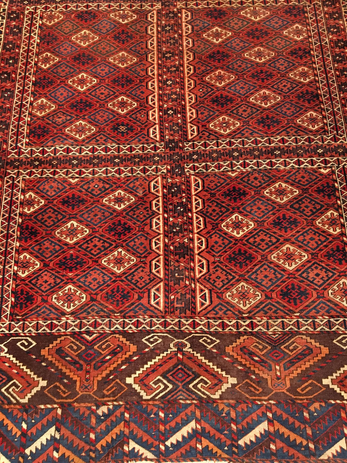 Detail a: Yomud "Engsi" antik, Turkmenistan, 19.Jhd., Wolle geknüpft auf Wolle. Seltener Engsi-Türteppich mit klassischen Hatschlou Muster mit ...