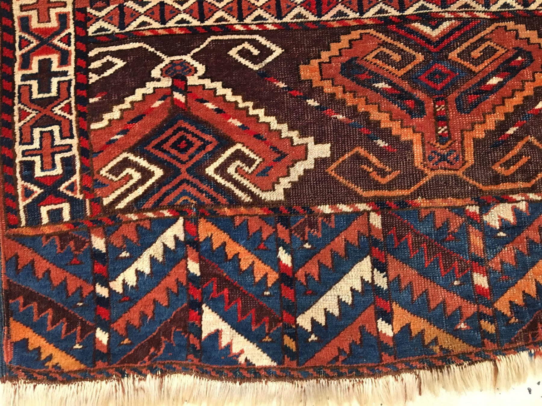 Detail g: Yomud "Engsi" antik, Turkmenistan, 19.Jhd., Wolle geknüpft auf Wolle. Seltener Engsi-Türteppich mit klassischen Hatschlou Muster mit ...