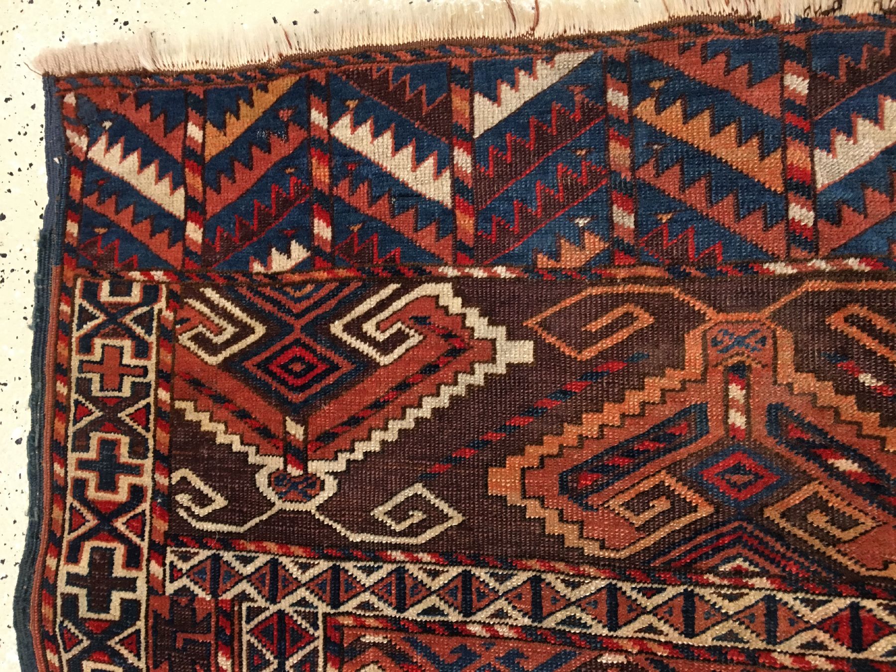 Detail h: Yomud "Engsi" antik, Turkmenistan, 19.Jhd., Wolle geknüpft auf Wolle. Seltener Engsi-Türteppich mit klassischen Hatschlou Muster mit ...