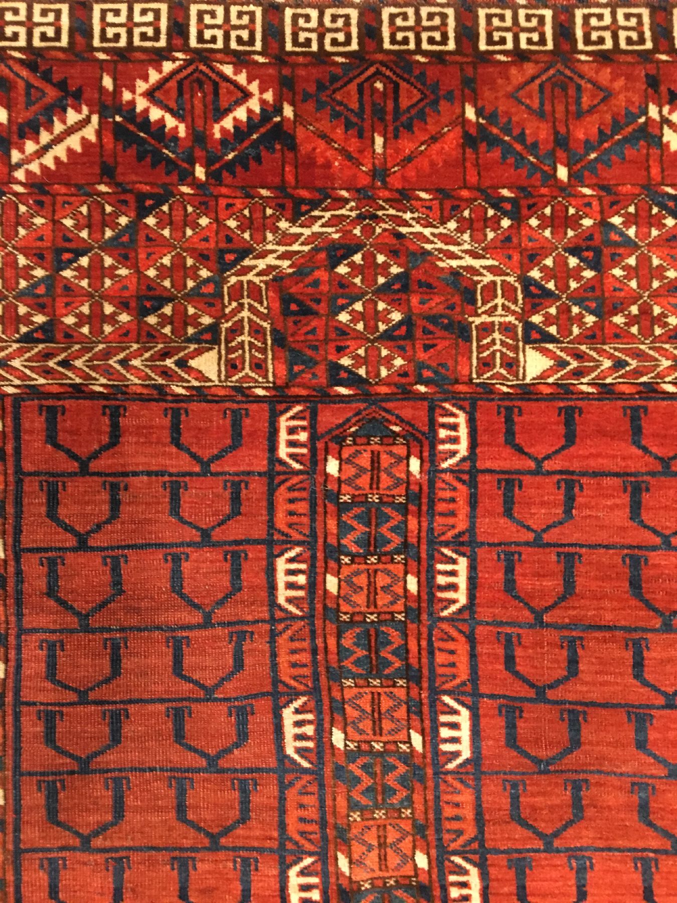 Detail b: Feiner Tekke "Engsi" antik, Turkmenistan, 19.Jhd., Wolle geknüpft auf Wolle. Feiner Türteppich der Tekke Turkmenen mit klassischen ...
