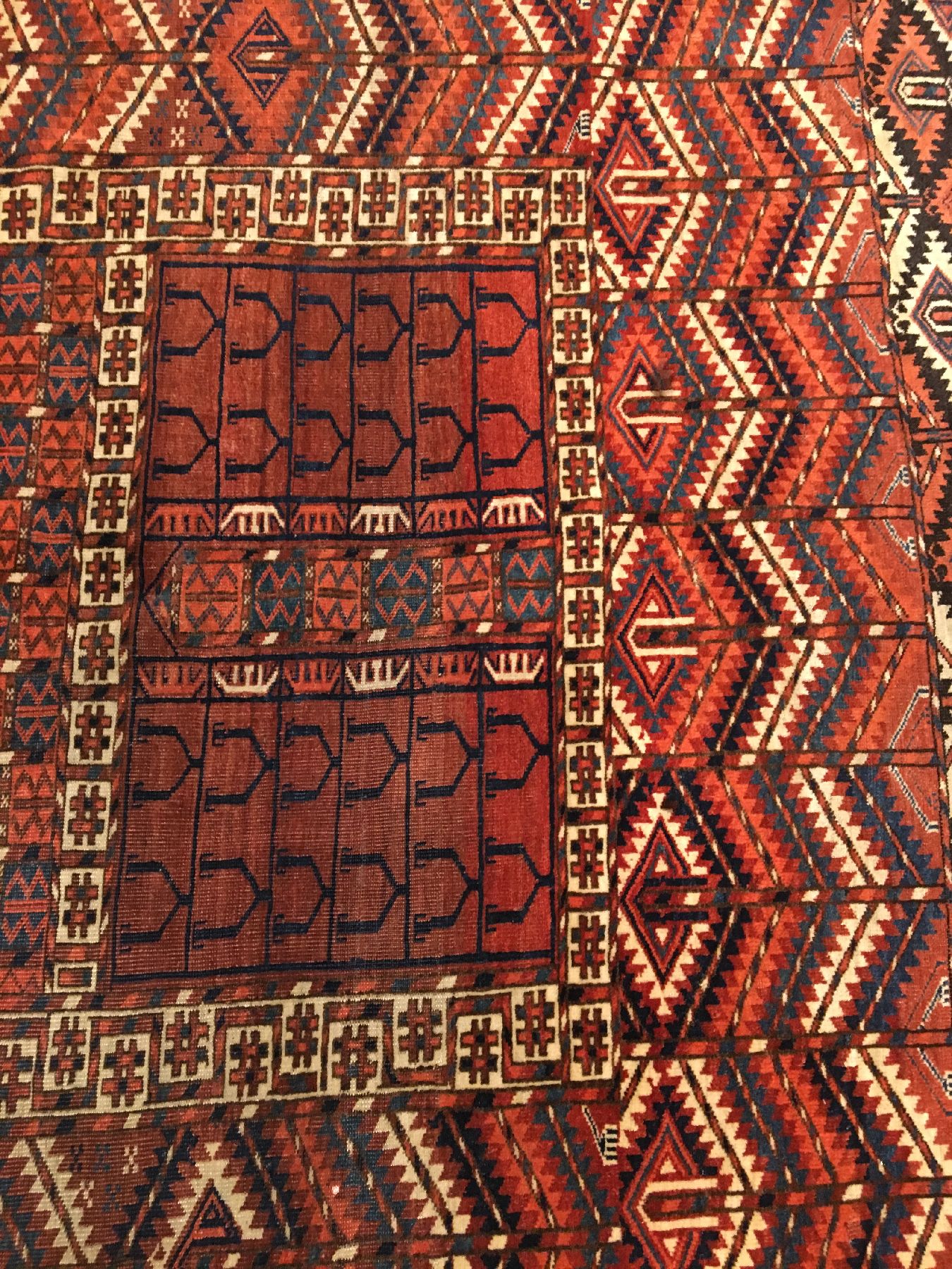 Detail c: Feiner Tekke "Engsi" antik, Turkmenistan, 19.Jhd., Wolle geknüpft auf Wolle. Feiner Türteppich der Tekke Turkmenen mit klassischen ...