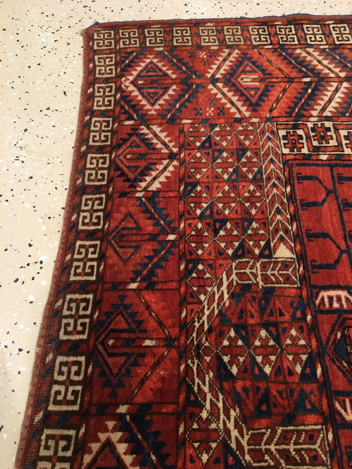 Detail e: Feiner Tekke "Engsi" antik, Turkmenistan, 19.Jhd., Wolle geknüpft auf Wolle. Feiner Türteppich der Tekke Turkmenen mit klassischen ...