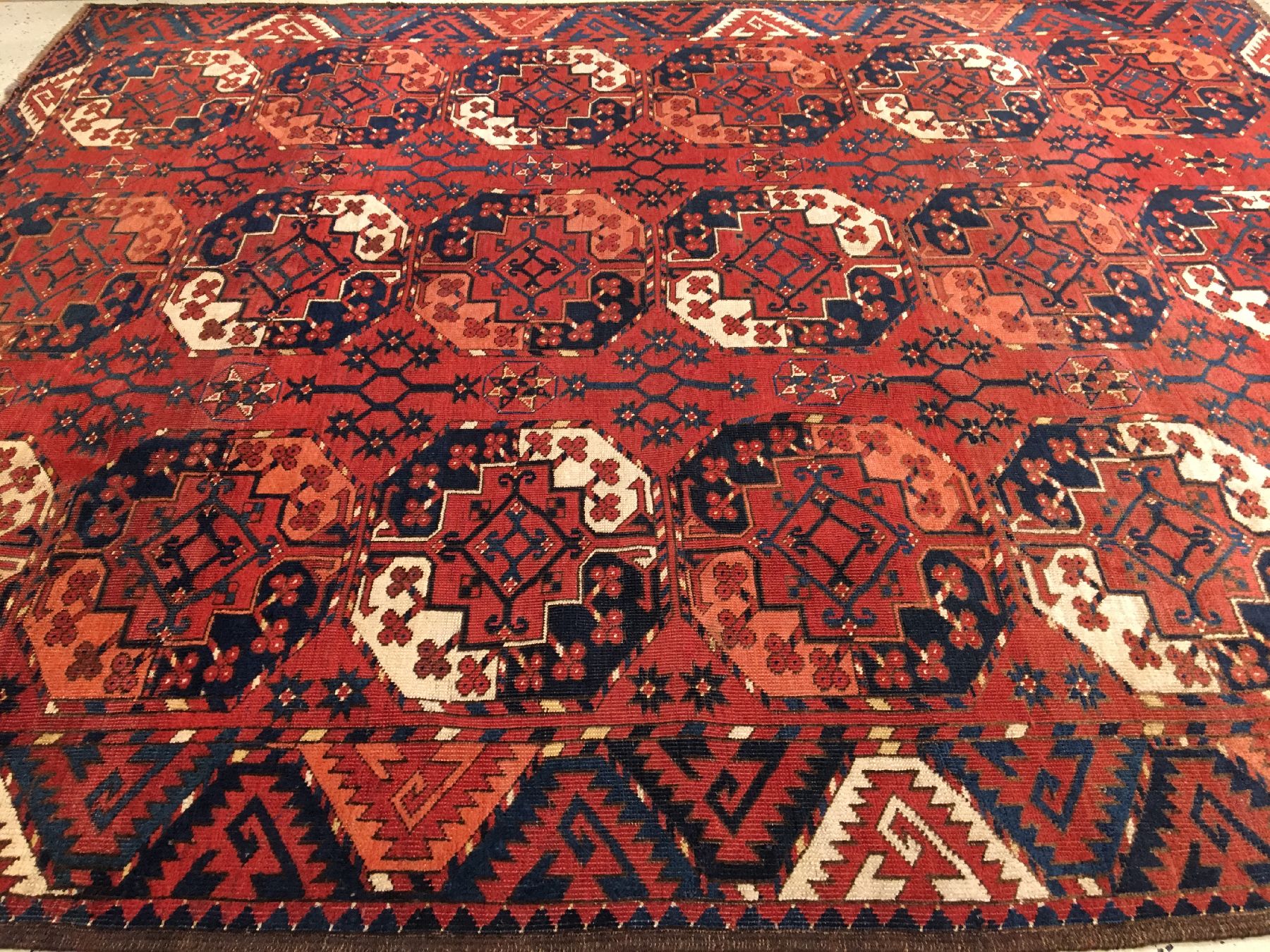 Detail b: Ersari "Hauptteppich" antik, Turkmenistan Amu-Darja Gebiet, frühes 19.Jhd., Wolle geknüpft auf Wolle. Seltener kleinformatiger Ersari ...